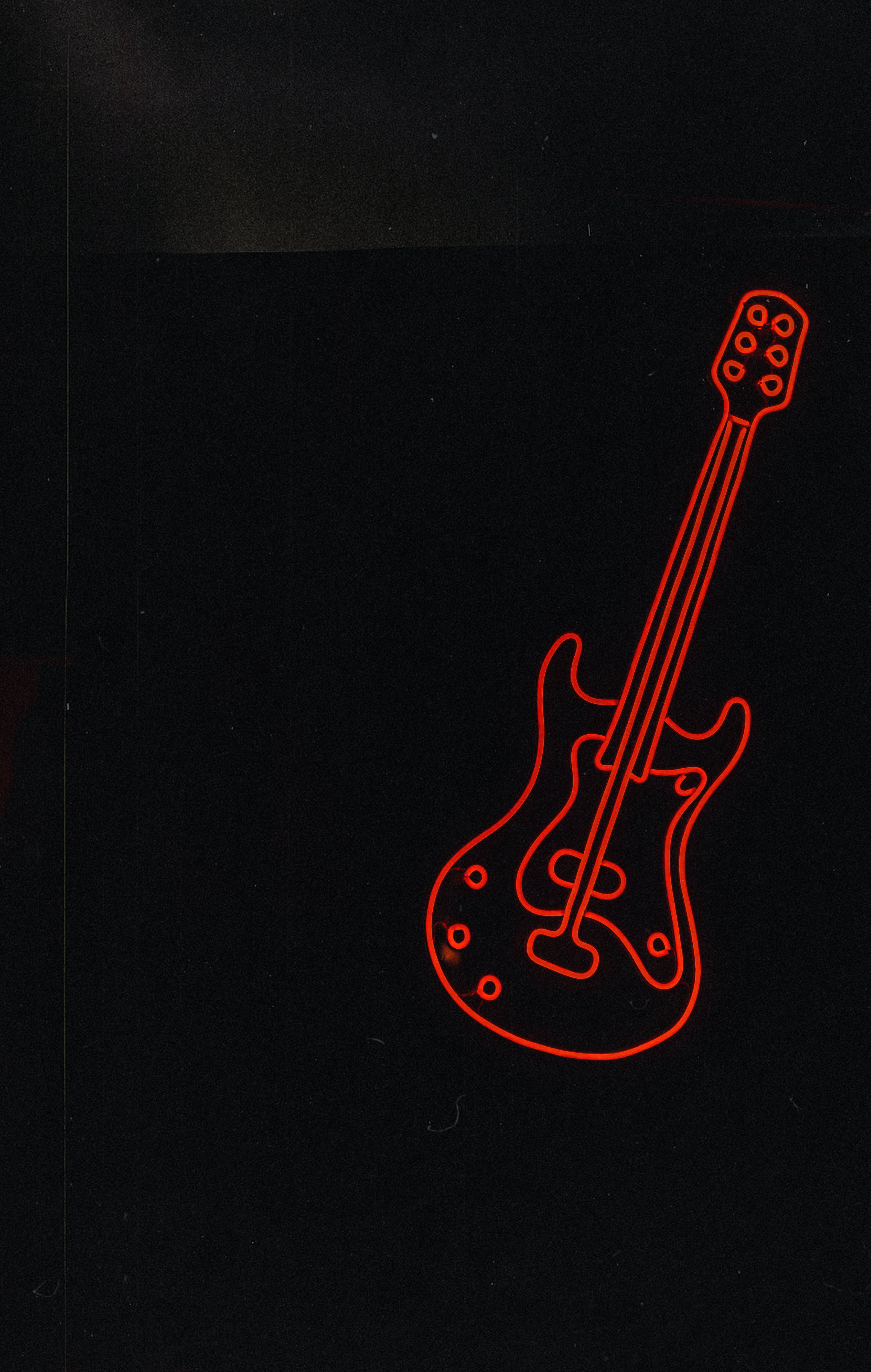 Strumming the Strings of Creativity 壁纸