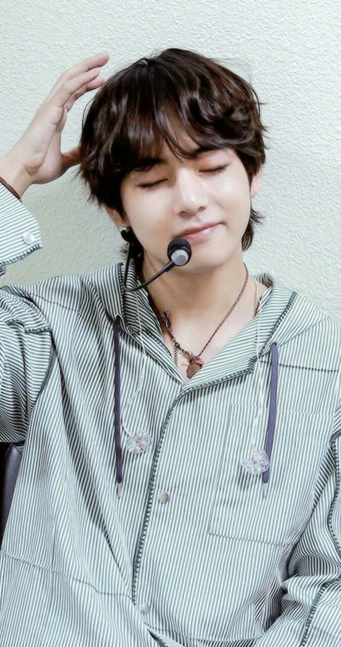 Taehyung闭眼照片 壁纸