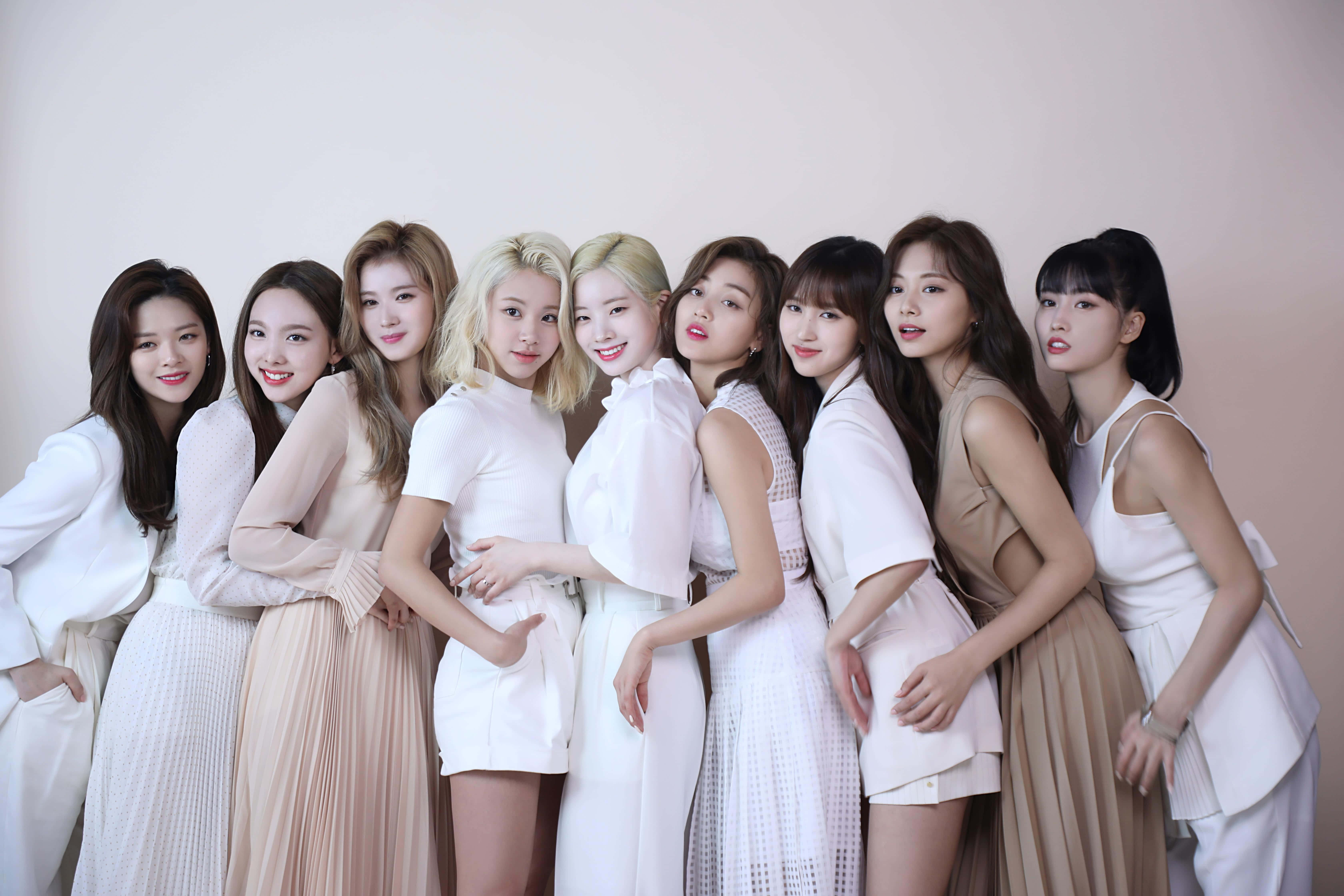 TWICE惊艳演出闪耀全场 壁纸