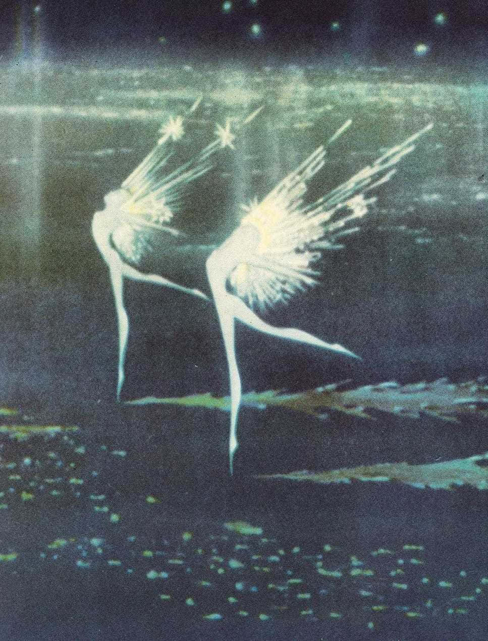 一对精灵翅膀在空中飞舞的绘画 壁纸