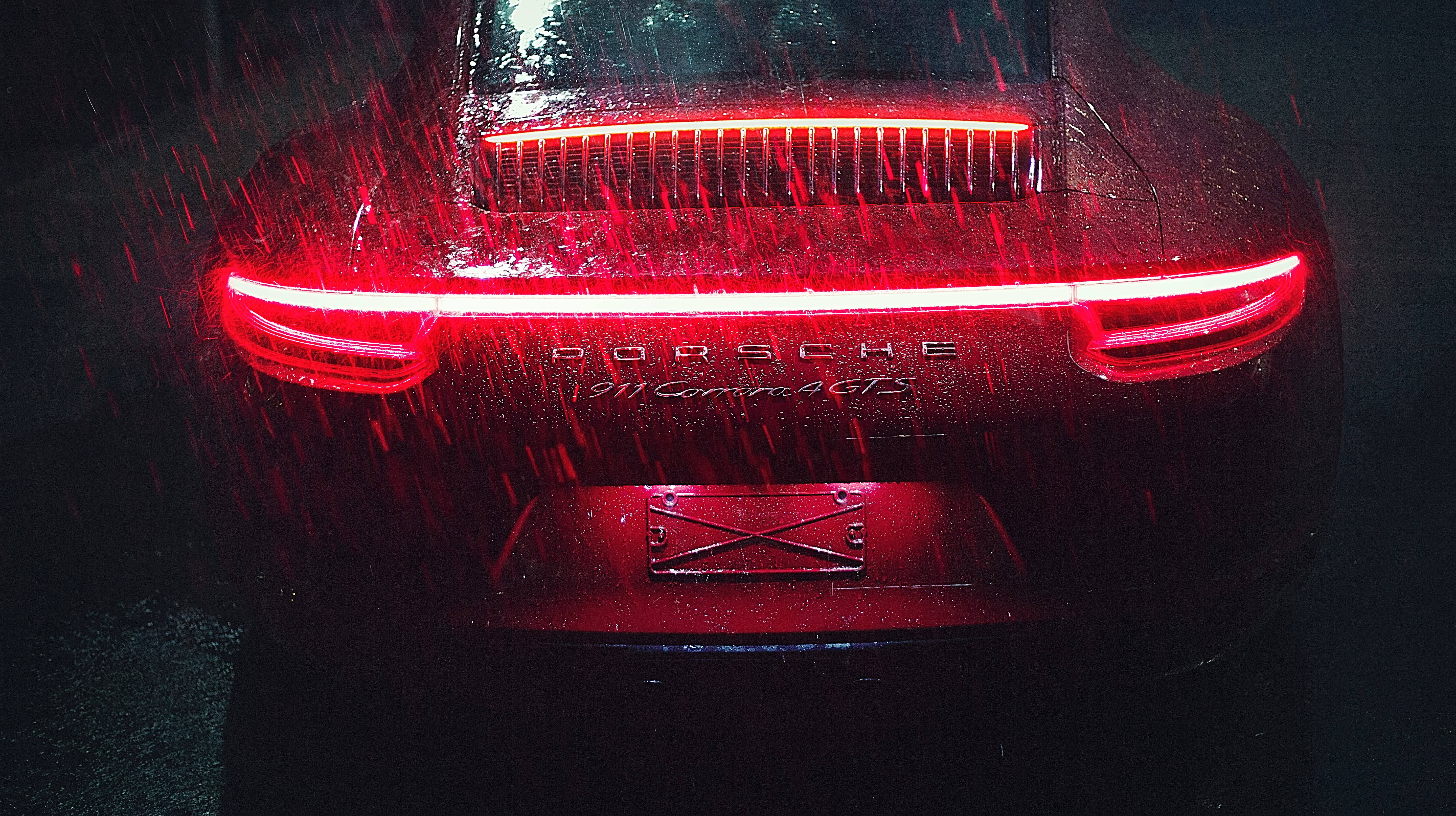 保时捷雨中唯美瞬间 壁纸