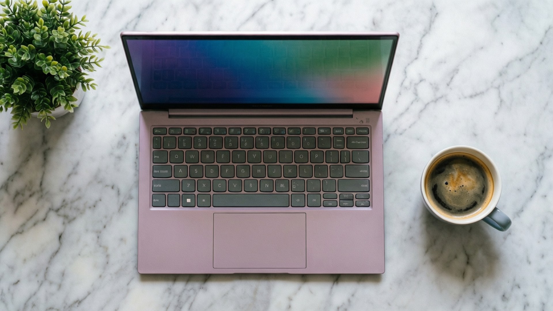 俯拍Chromebook工作台 壁纸