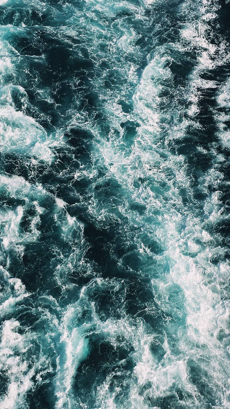 汹涌海浪俯瞰图 iPhone 壁纸