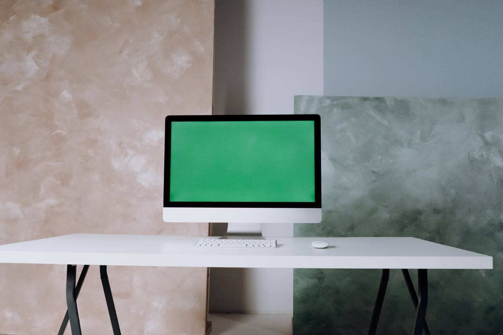 办公室中的绿幕iMac 壁纸
