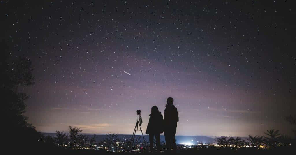 千星璀璨的奇幻夜空 壁纸