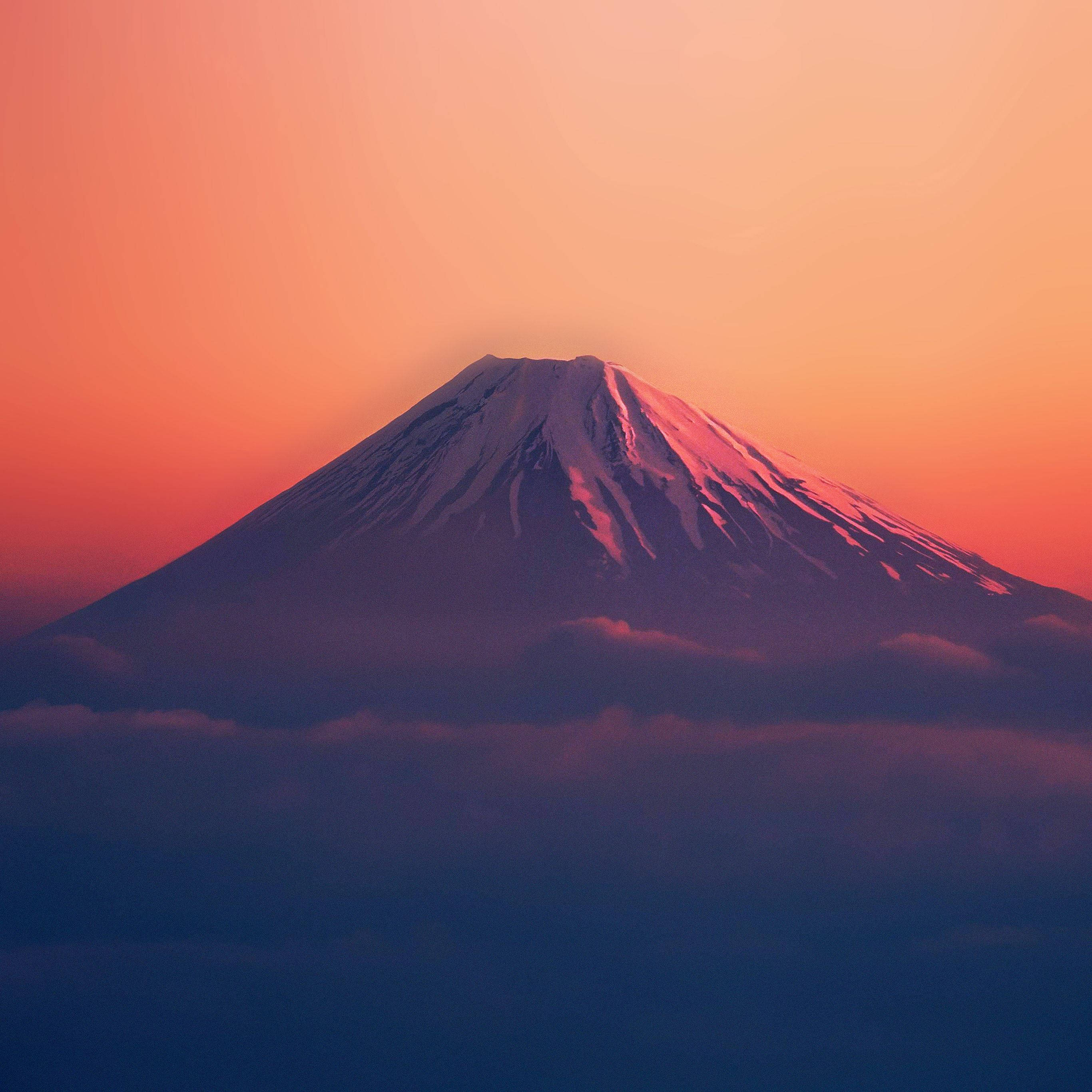 可爱的红山与天空 壁纸