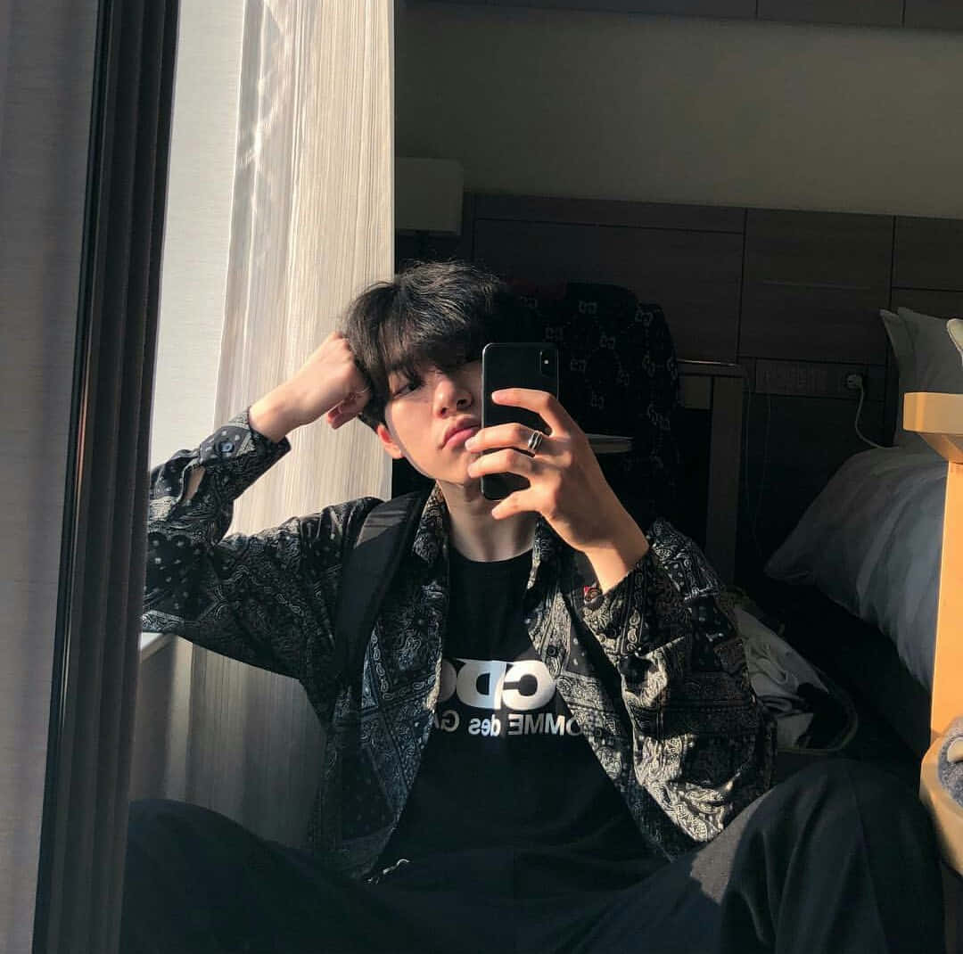 唯美少年立于奇幻梦境 壁纸