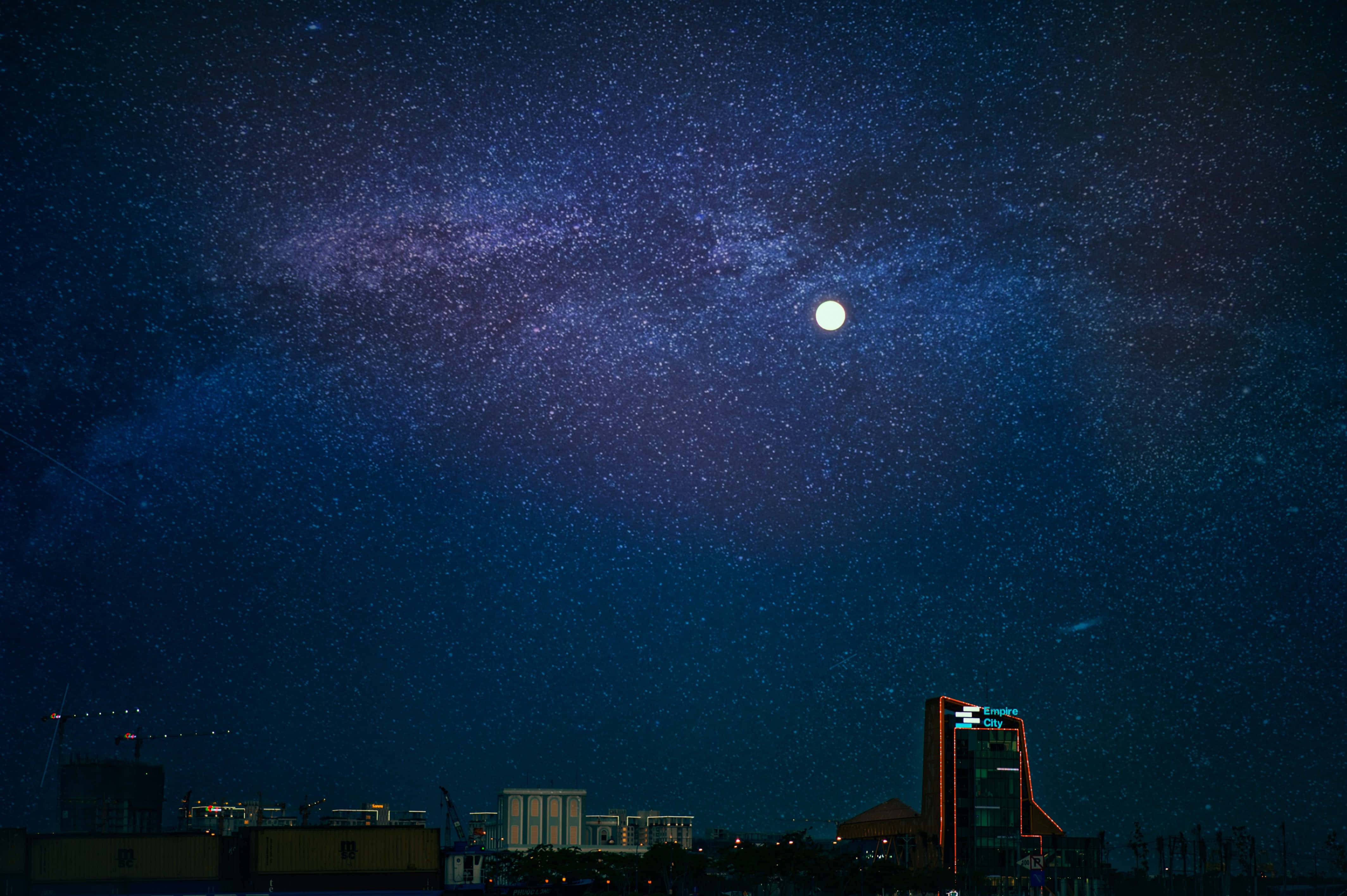 城市月夜星空图 壁纸