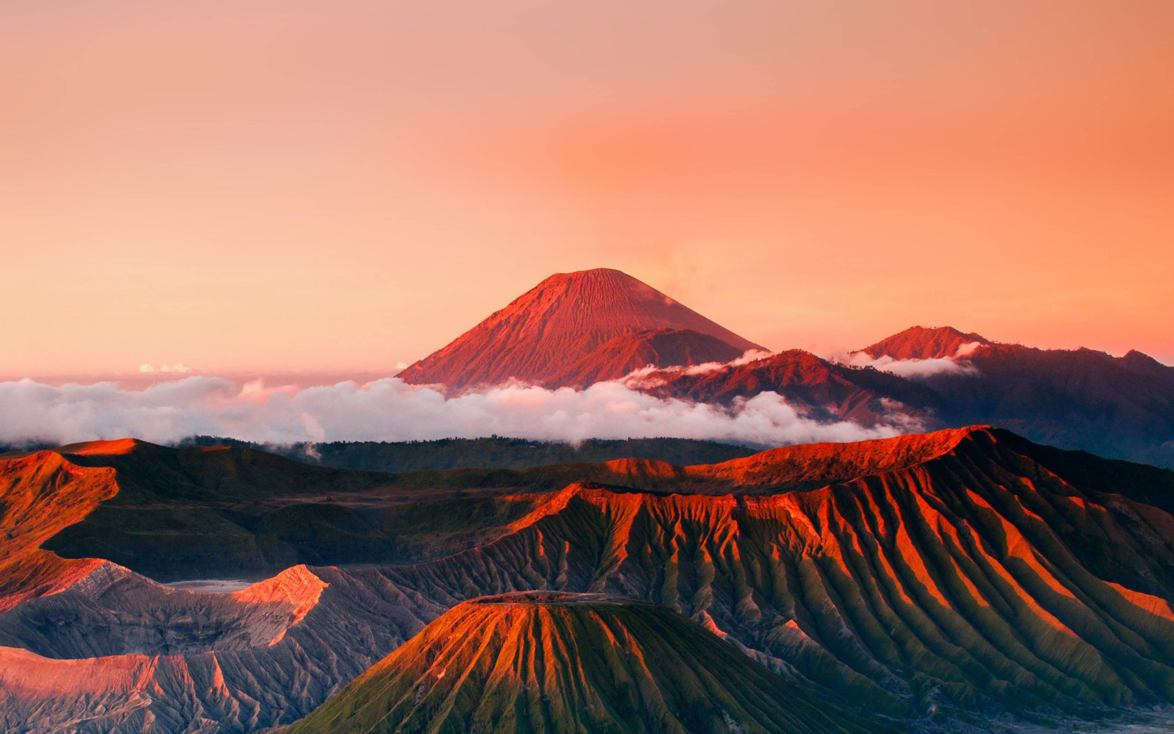 壮丽红山 壁纸