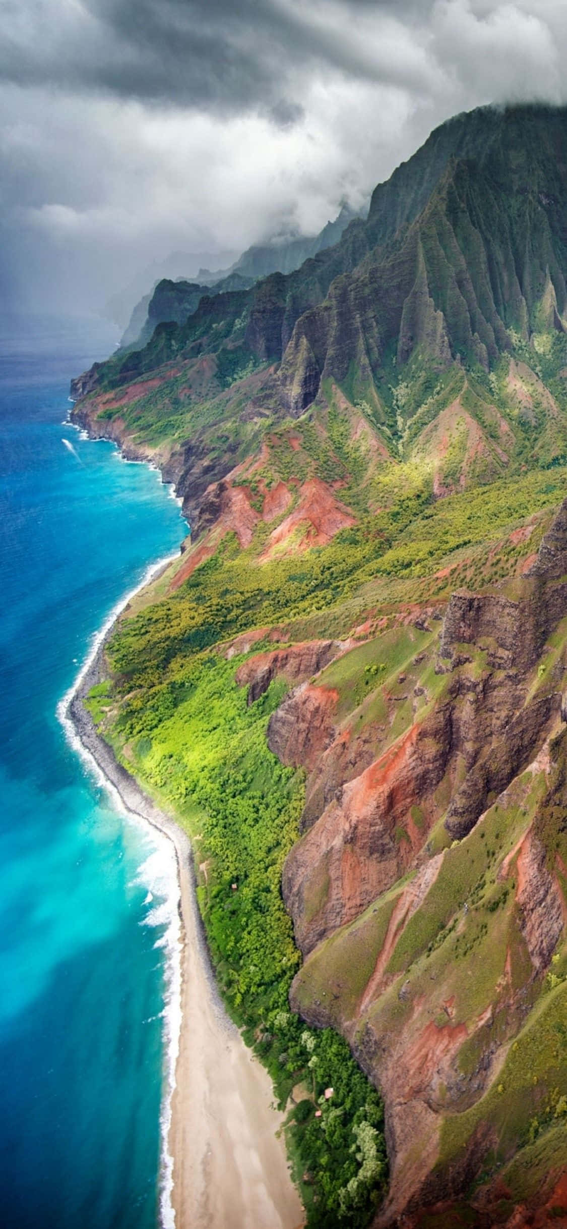 夏威夷背景中的空中山景 壁纸