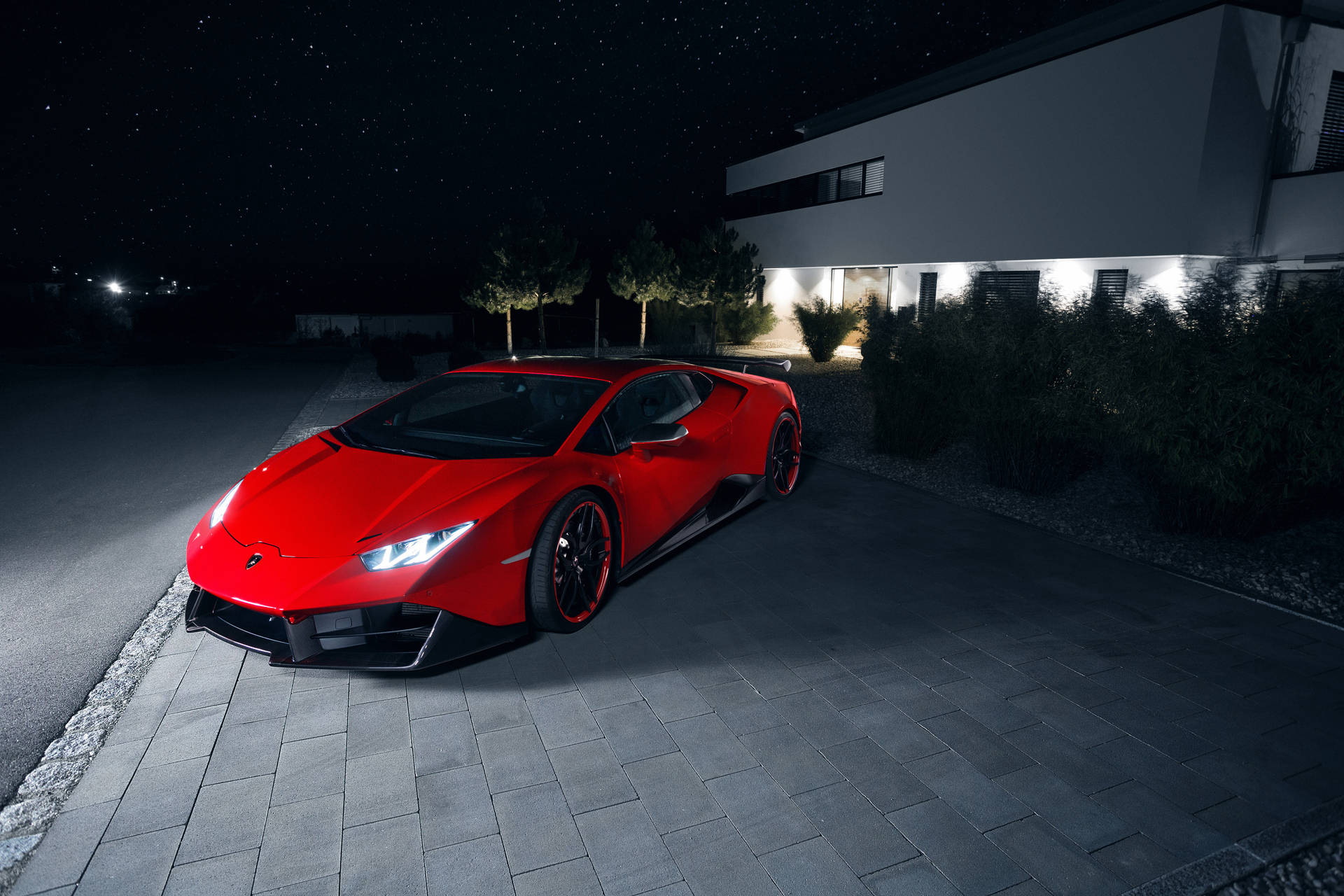夜晚的红色兰博基尼Huracan 壁纸