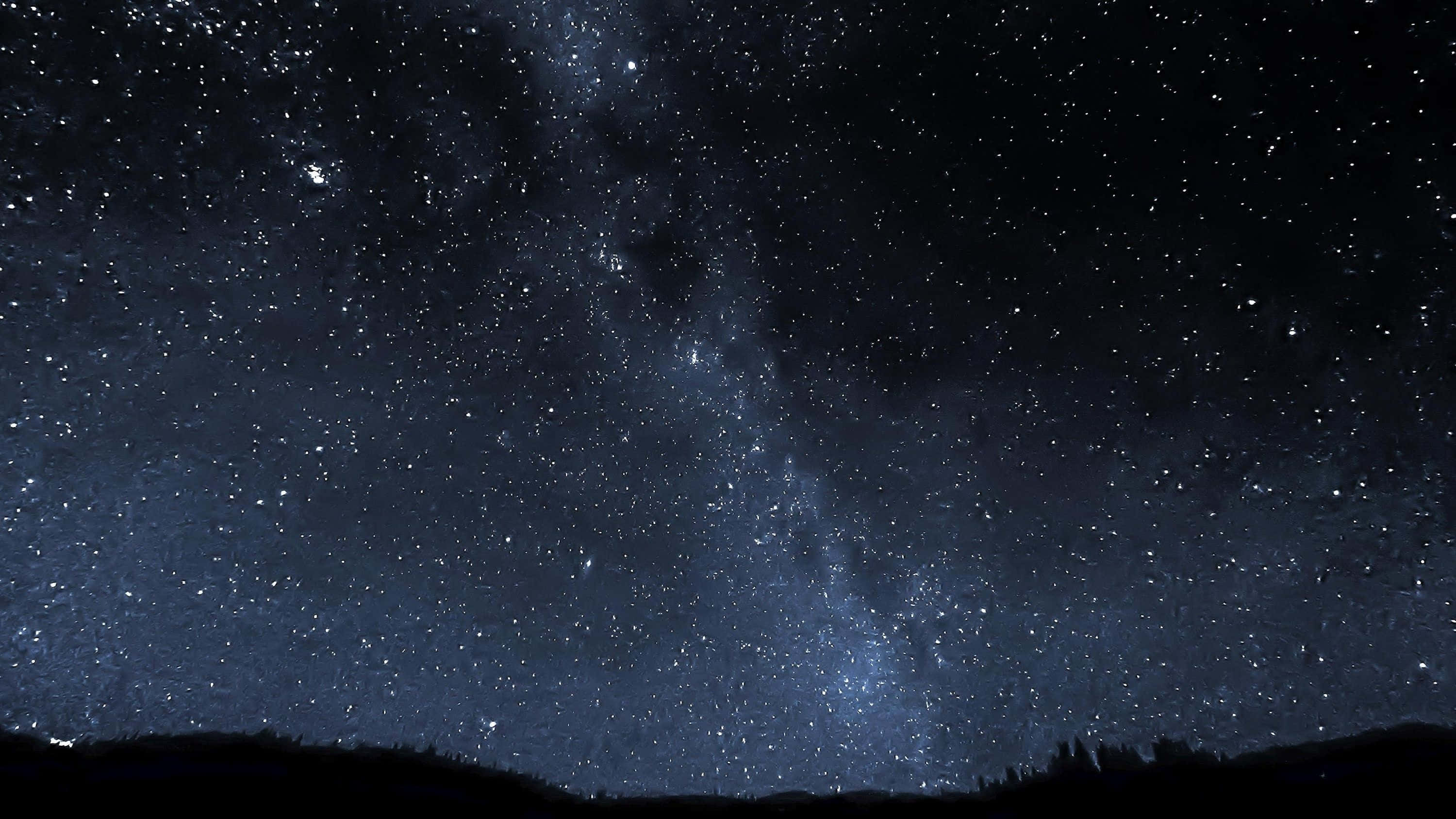 夜空中闪耀的光芒 壁纸