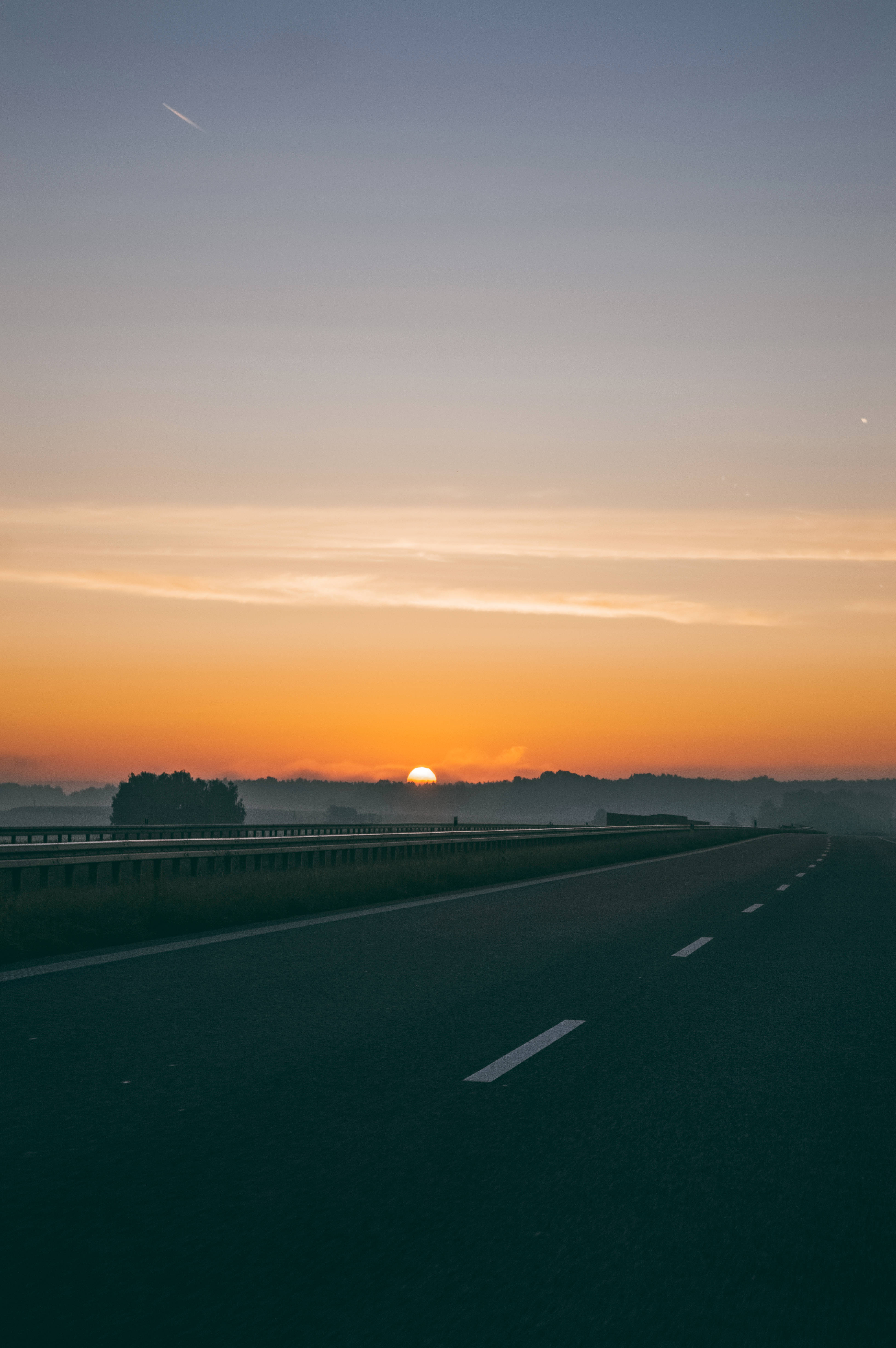 天空视角的道路 壁纸