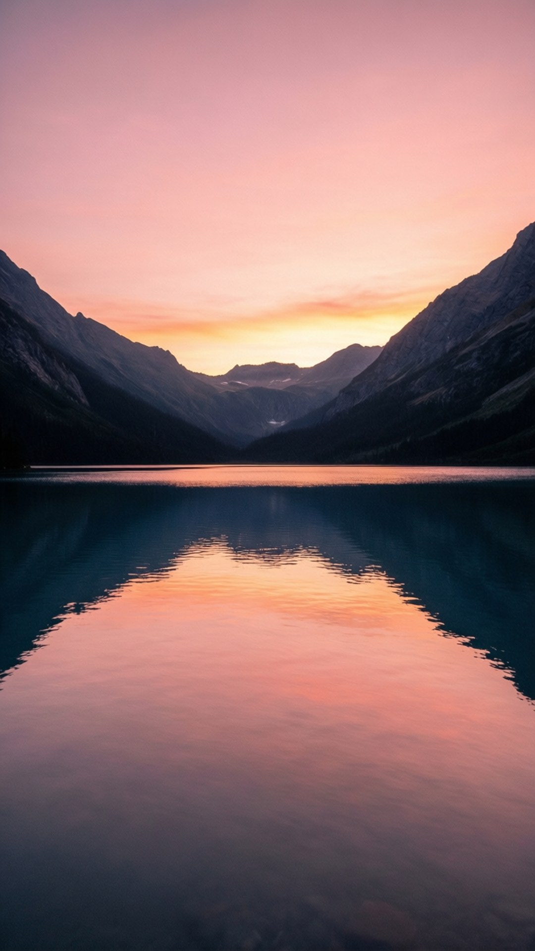 宁静的山间湖景 壁纸