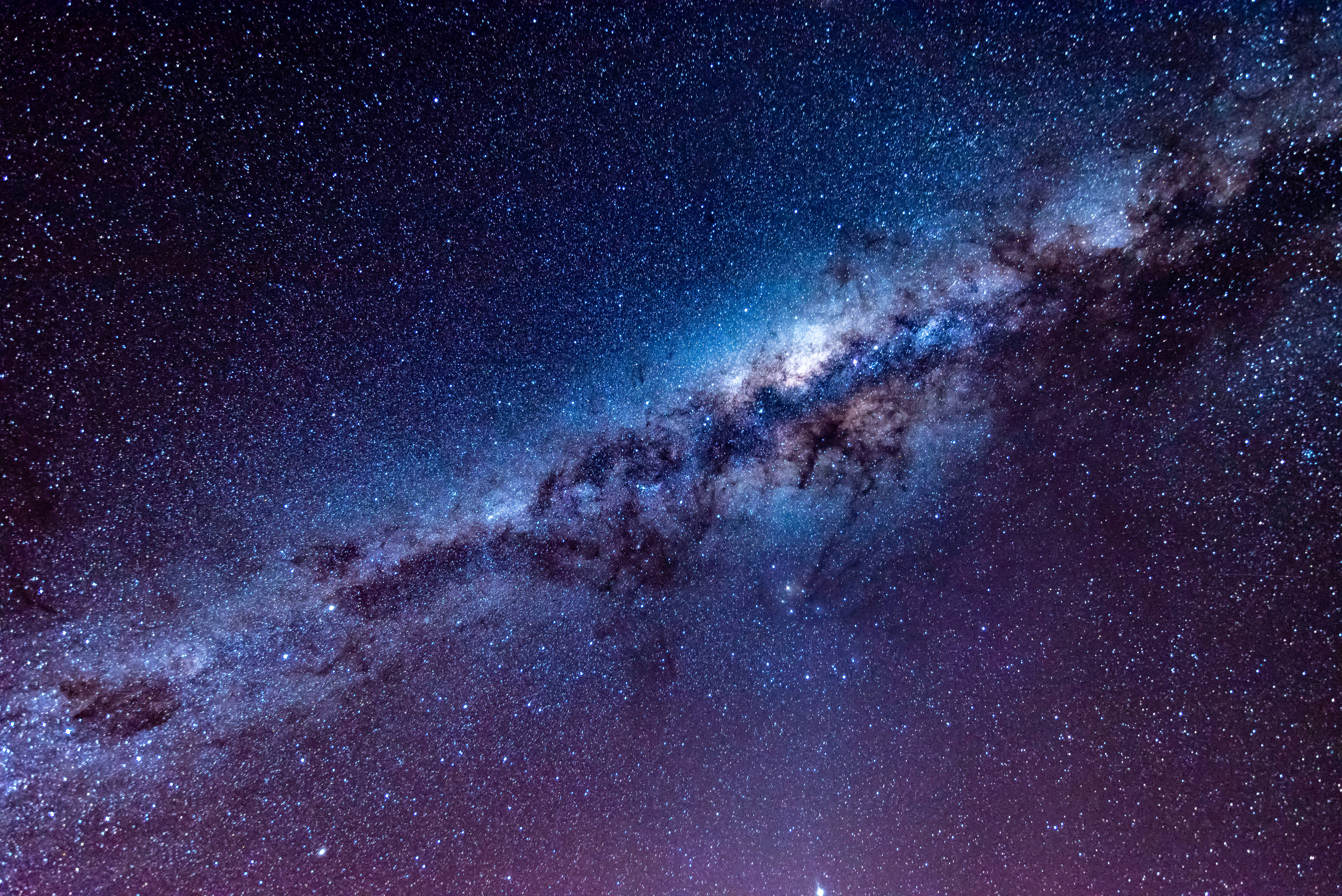完美状态下的精致三星Galaxy S10 Plus 壁纸