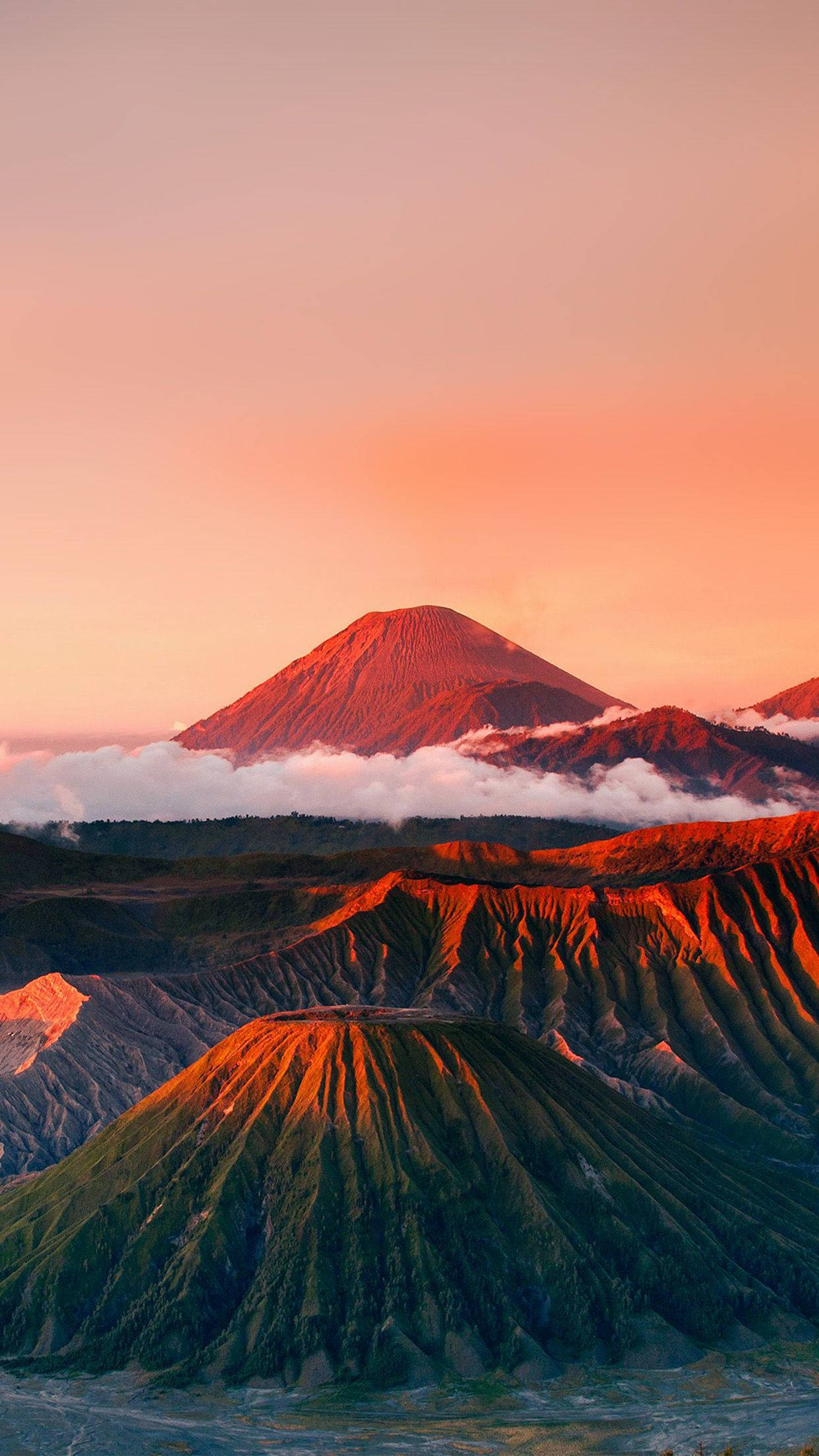 小红色山 壁纸