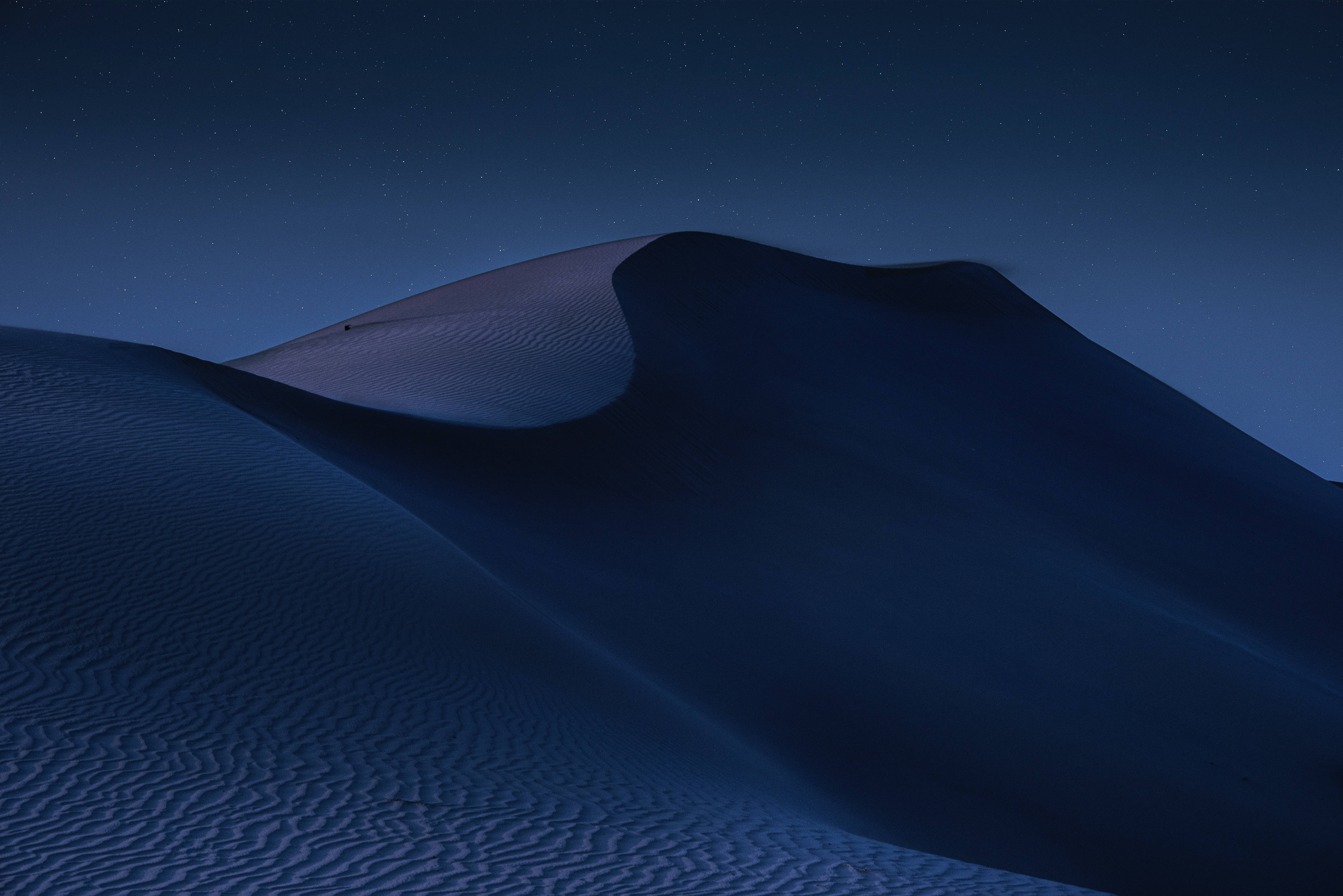山景沙漠夜色4K 壁纸