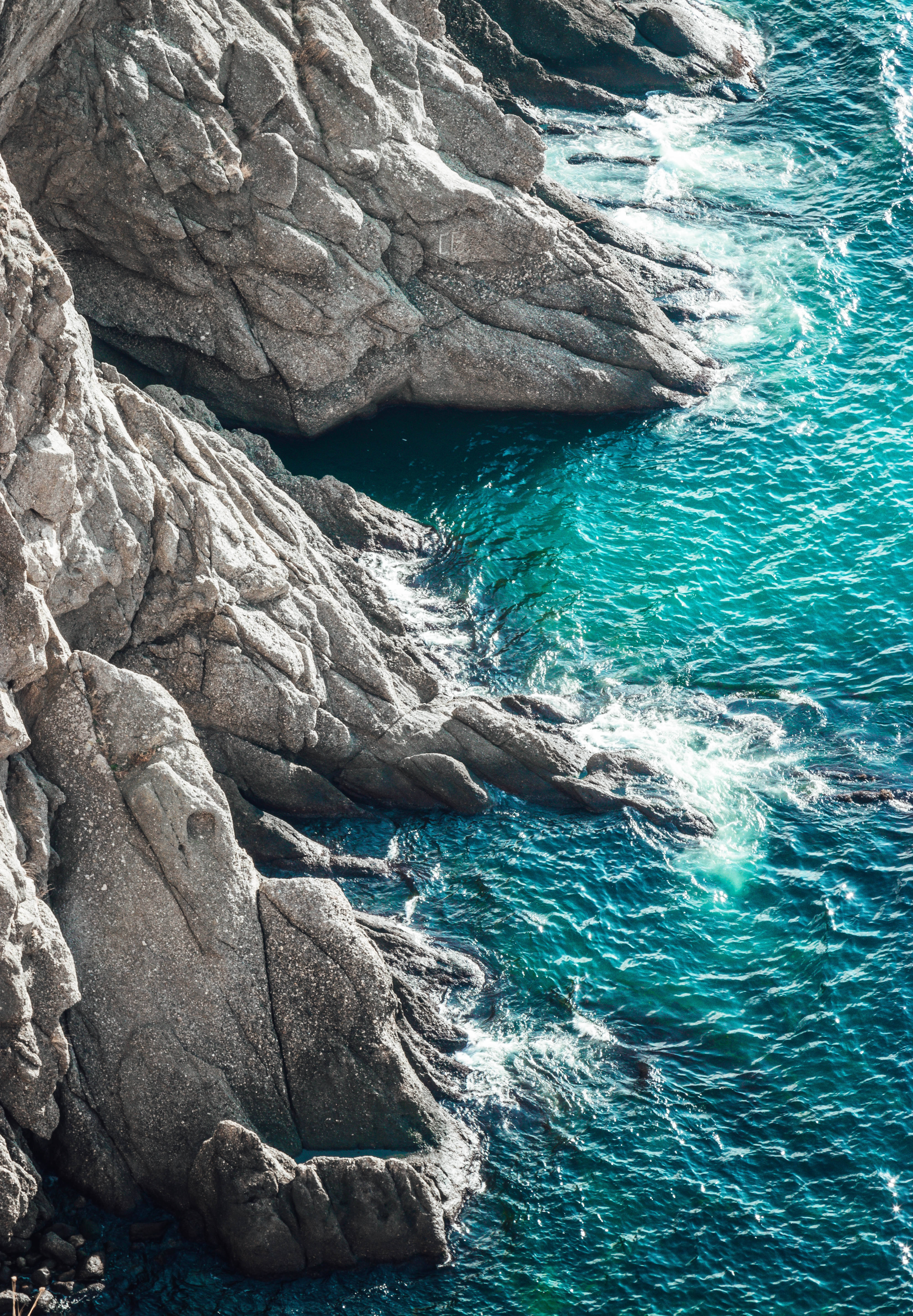 岩石结构与海浪 壁纸