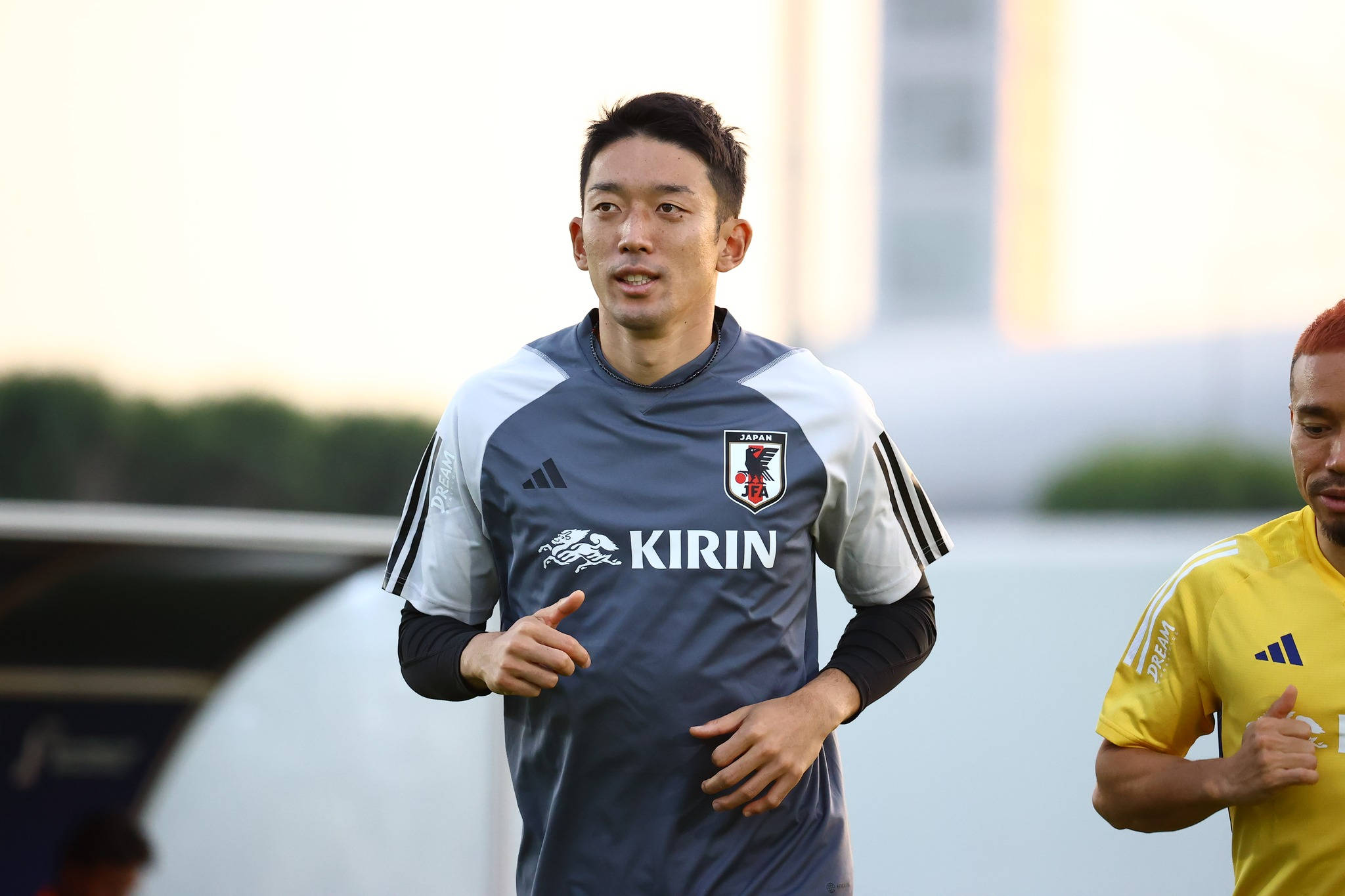 日本国家足球队员权田修一跑步 壁纸