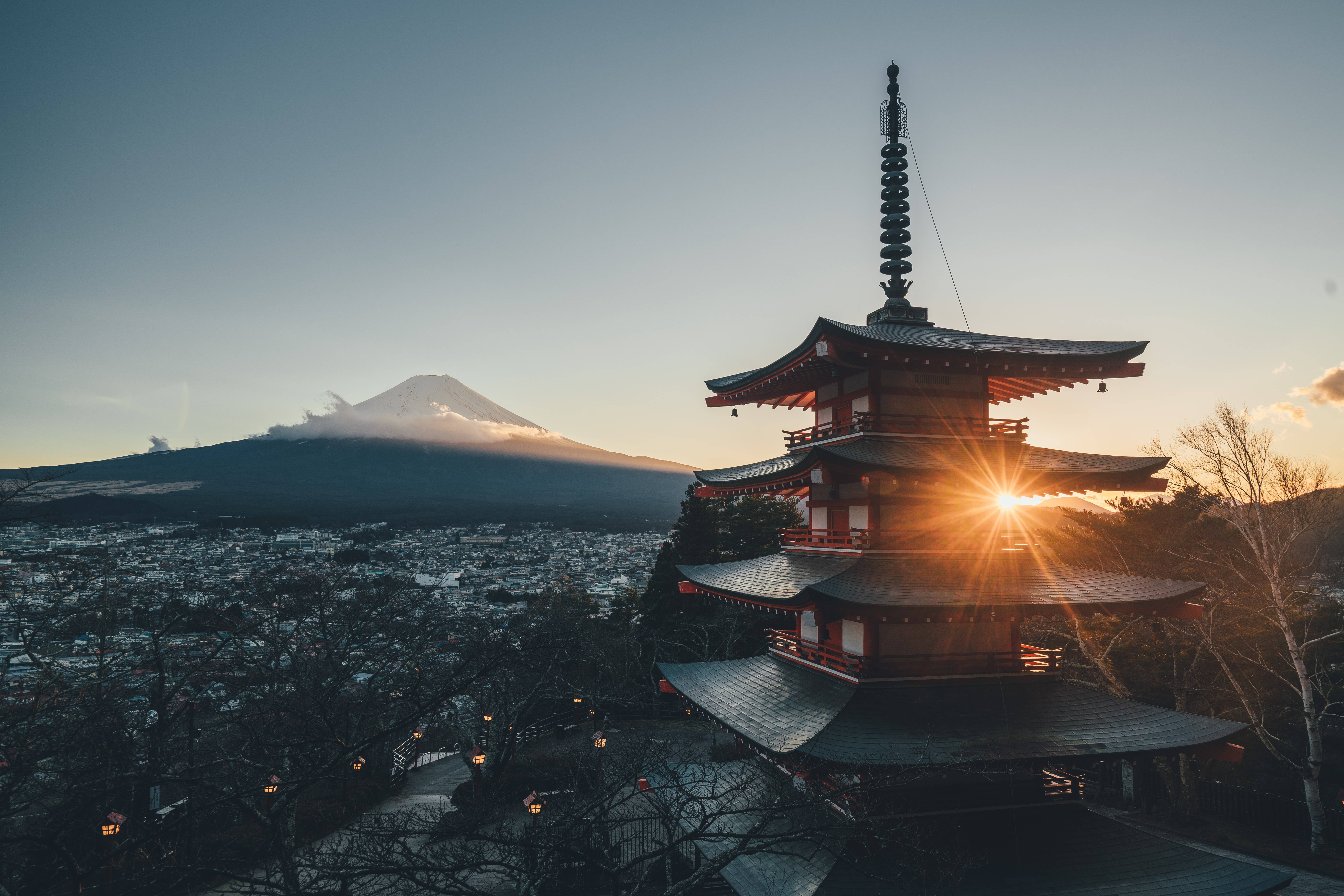 日本高清忠灵塔与富士山日落 壁纸