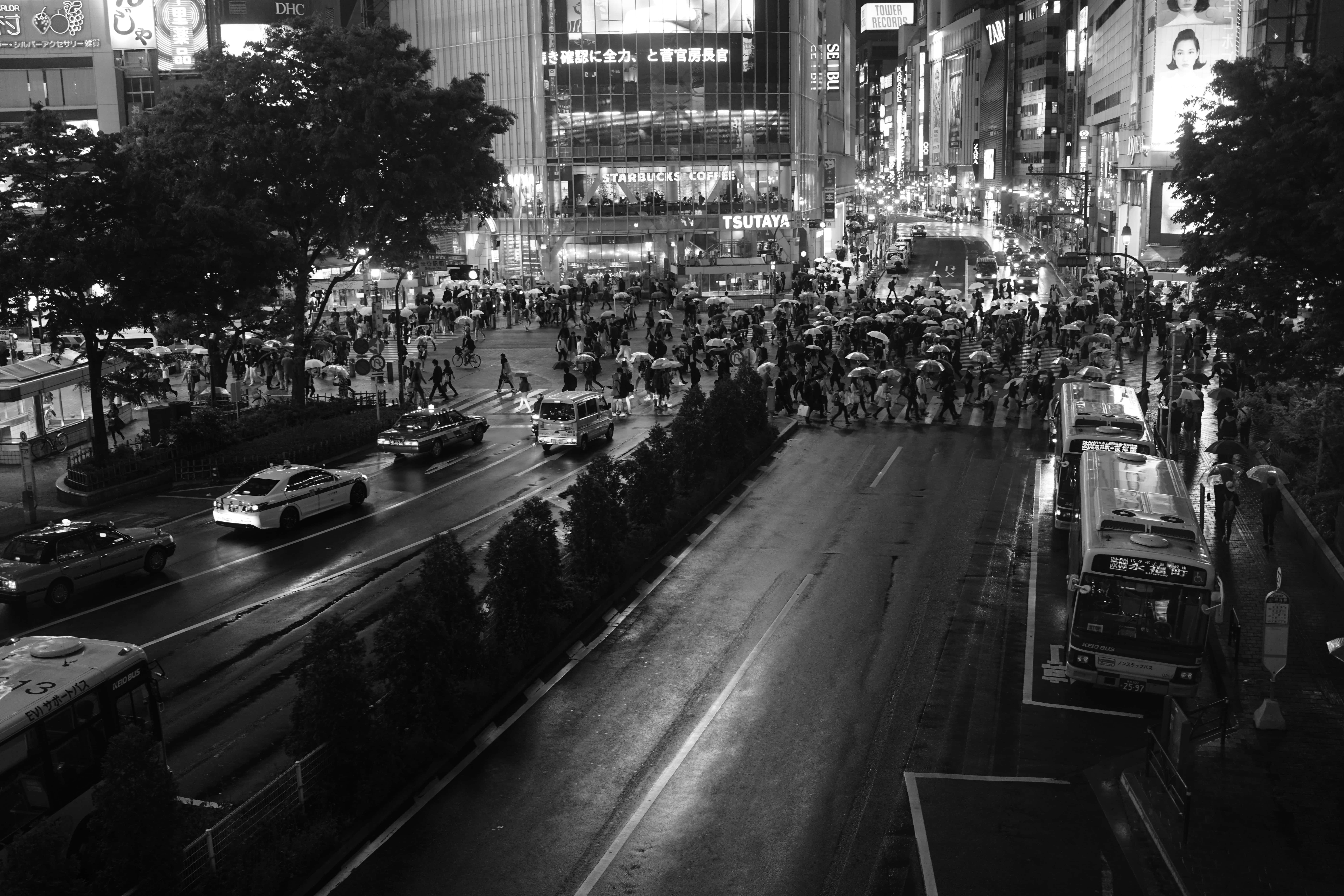 日本黑白繁忙街道 壁纸