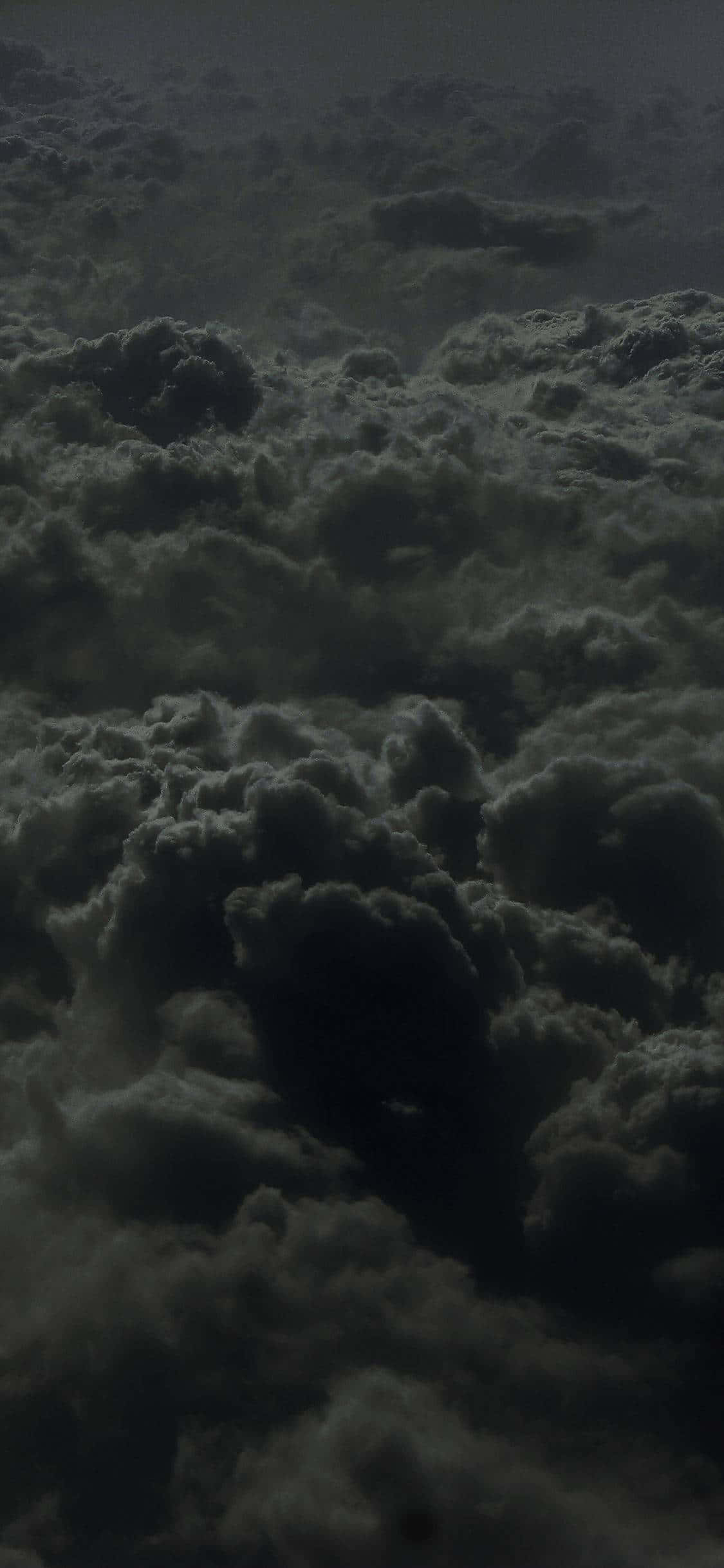 日落时分多云天空的风景 壁纸