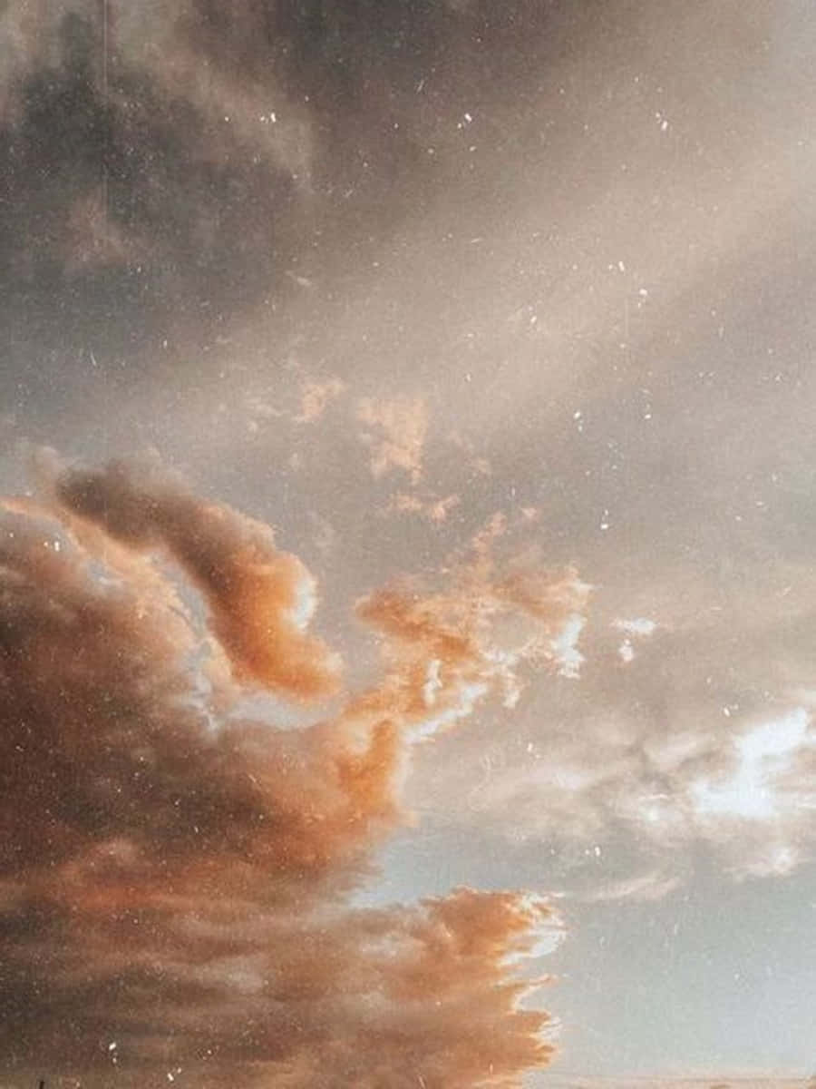 日落时分的天空，云层与星辰交织 壁纸