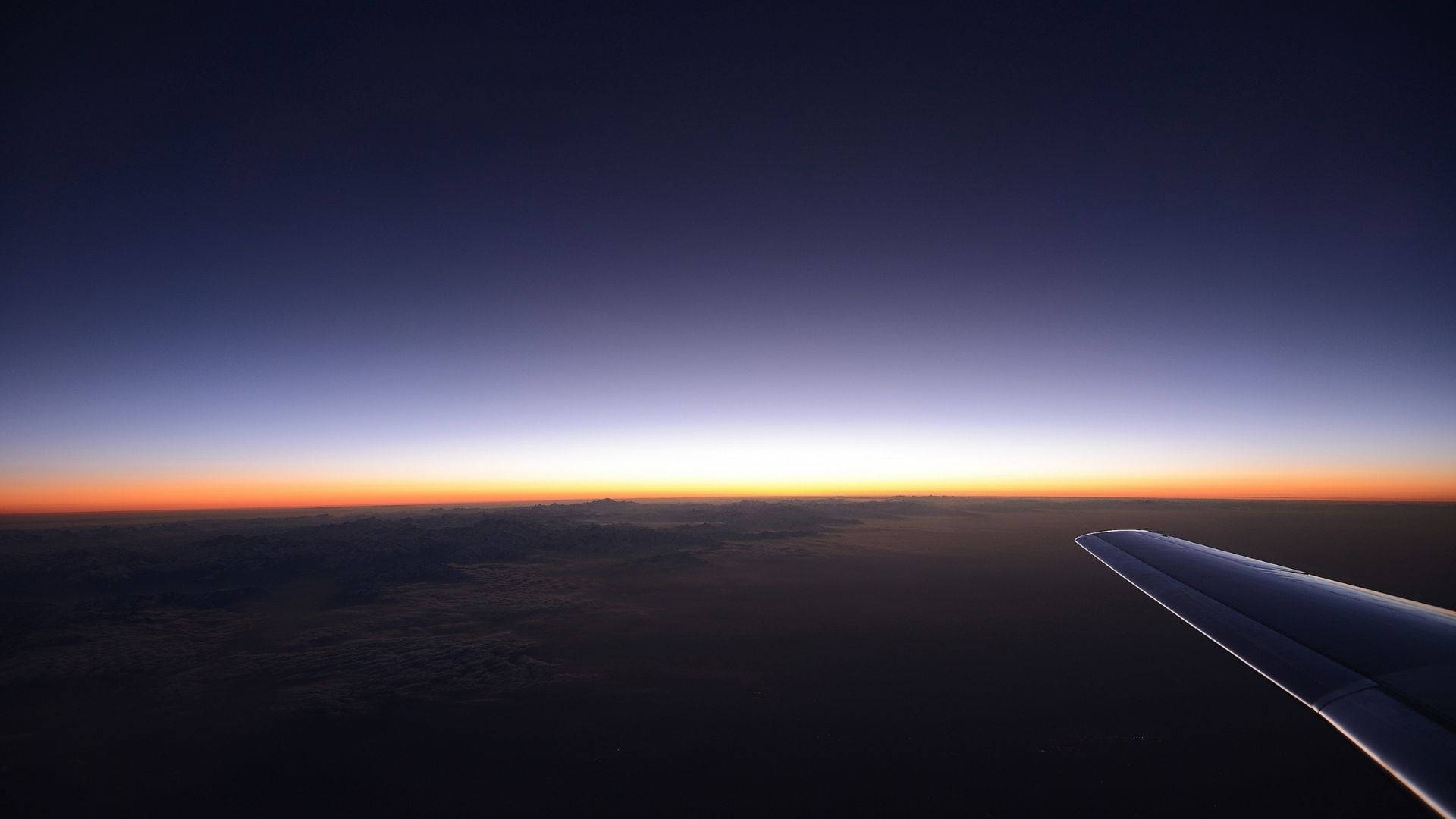 日落时分飞机窗外天空景 壁纸