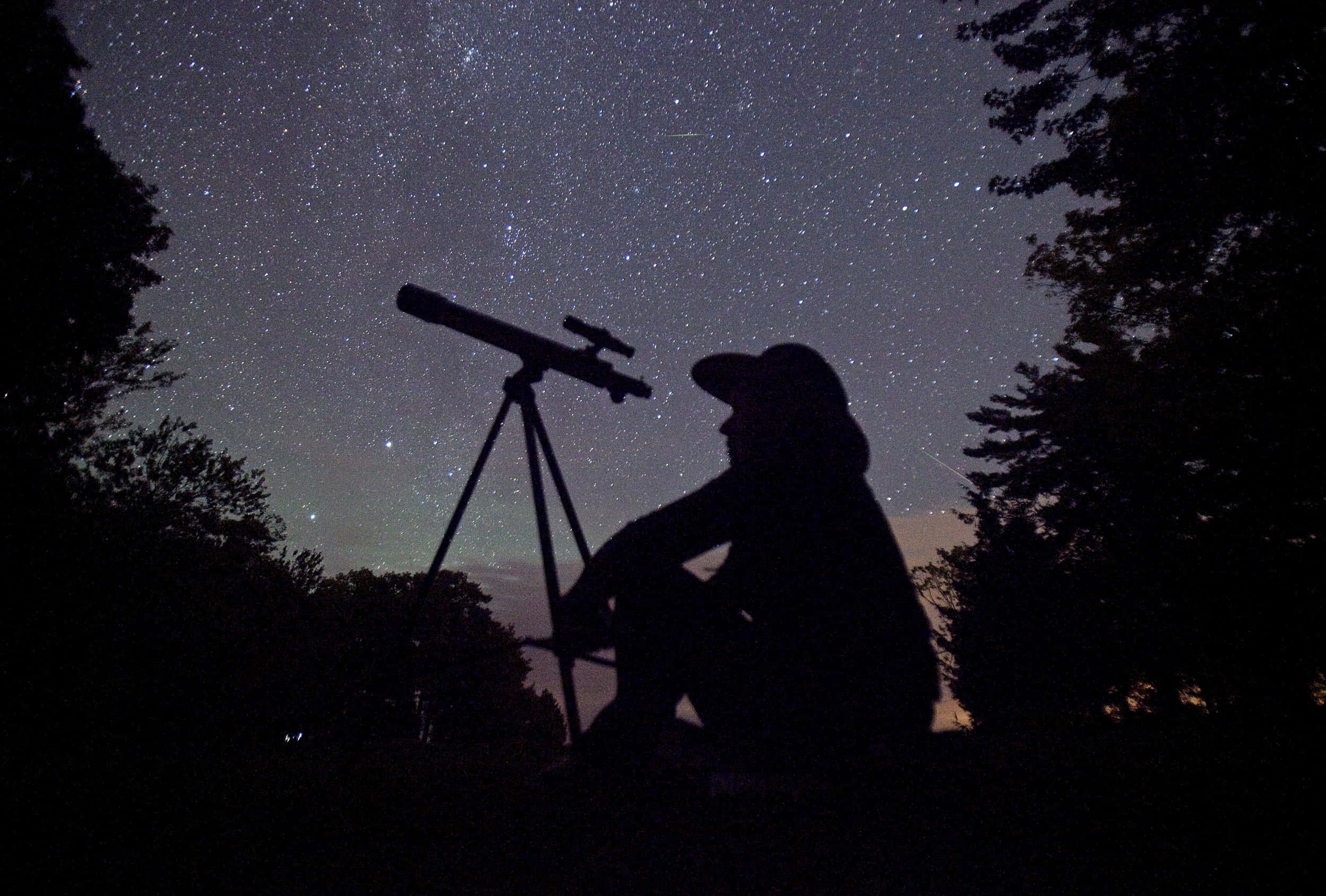 星光璀璨的夜空 壁纸