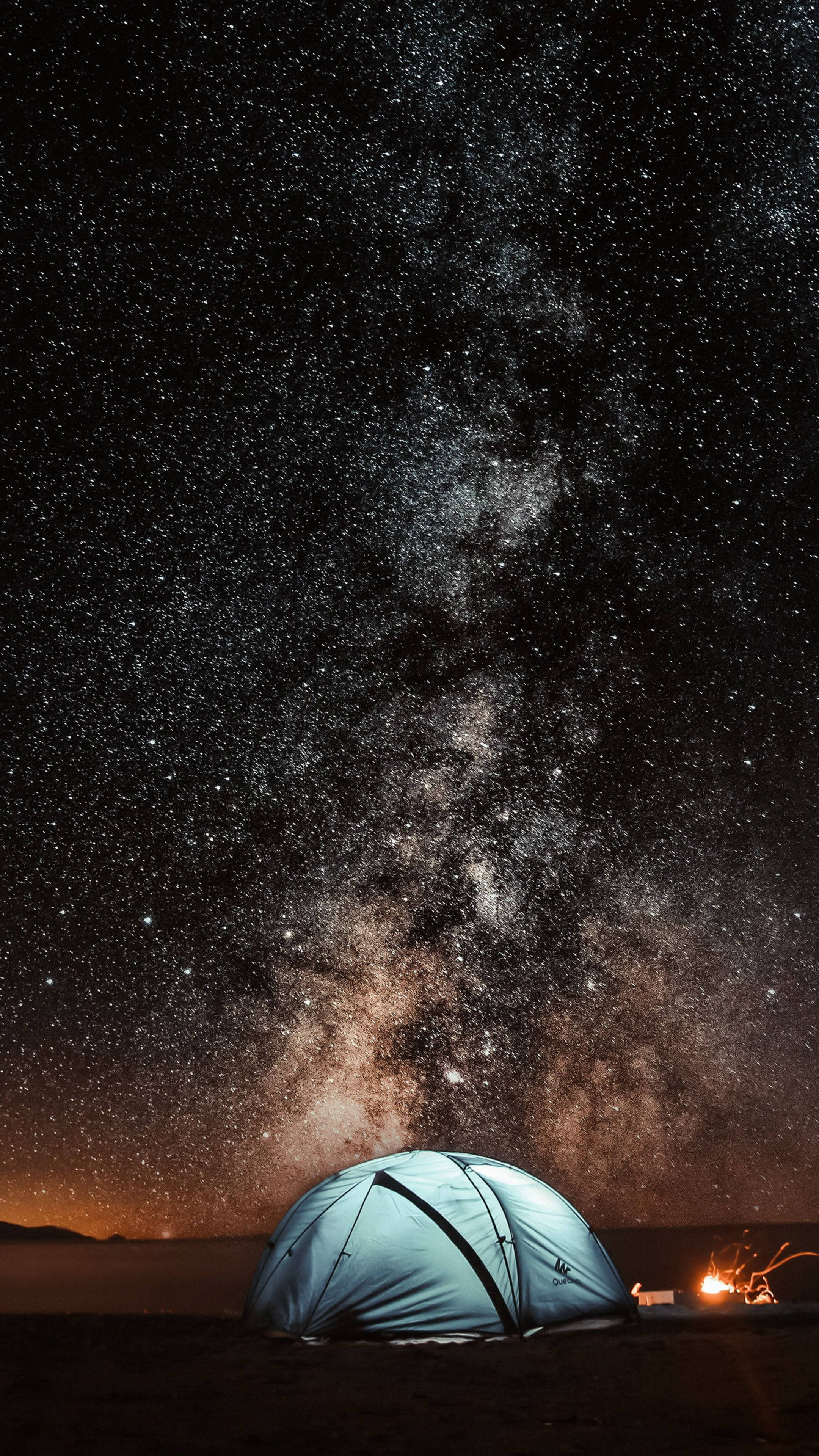星空下露营的唯美意境 壁纸