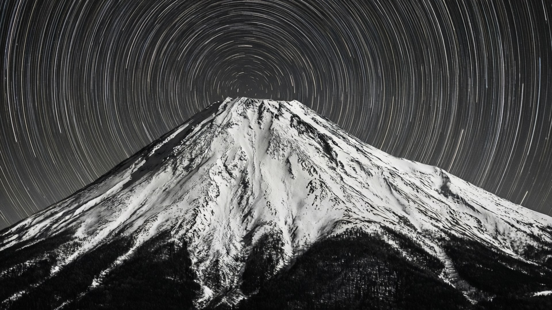 星轨山峰 壁纸