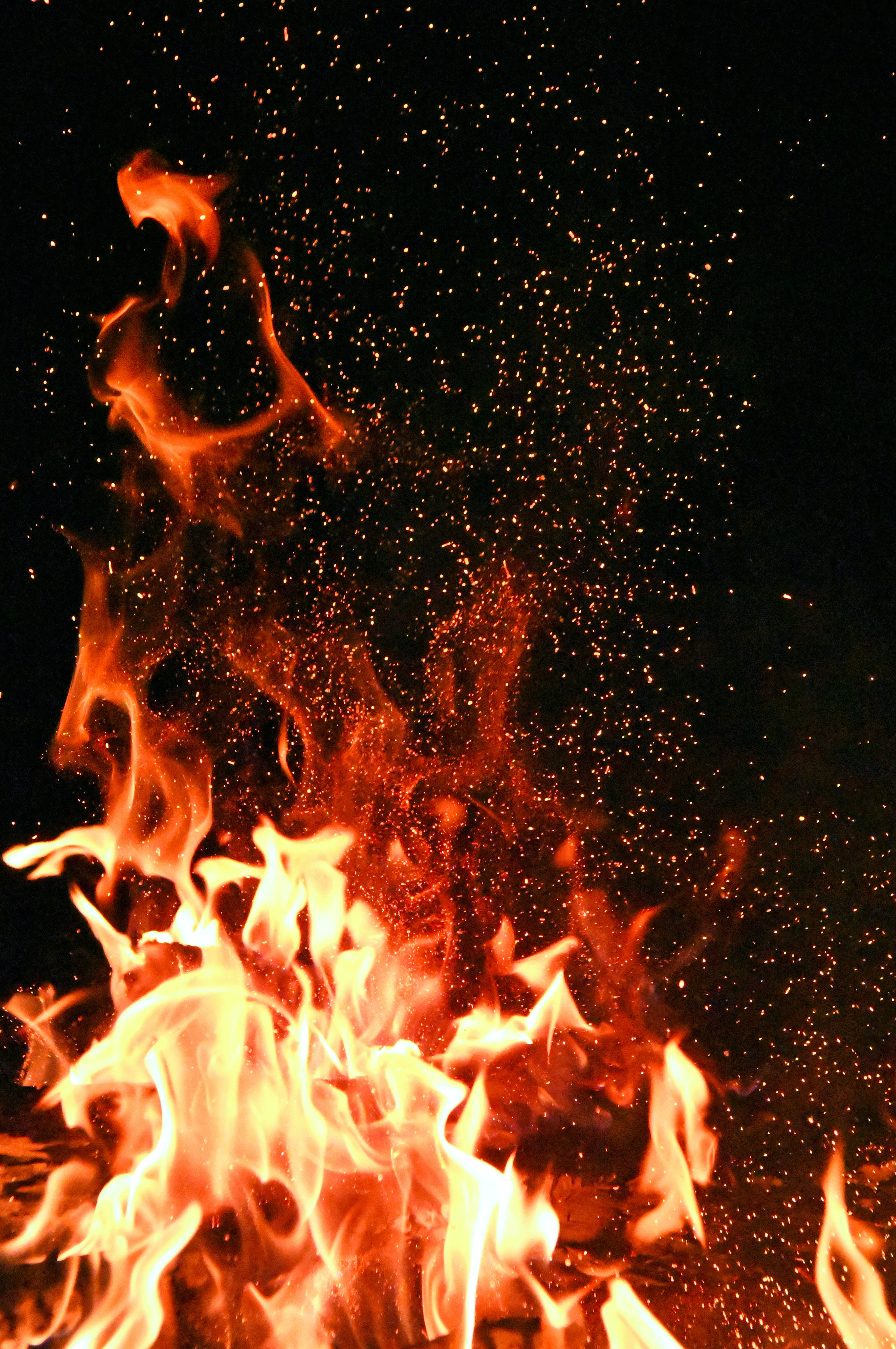 暗红火焰 壁纸