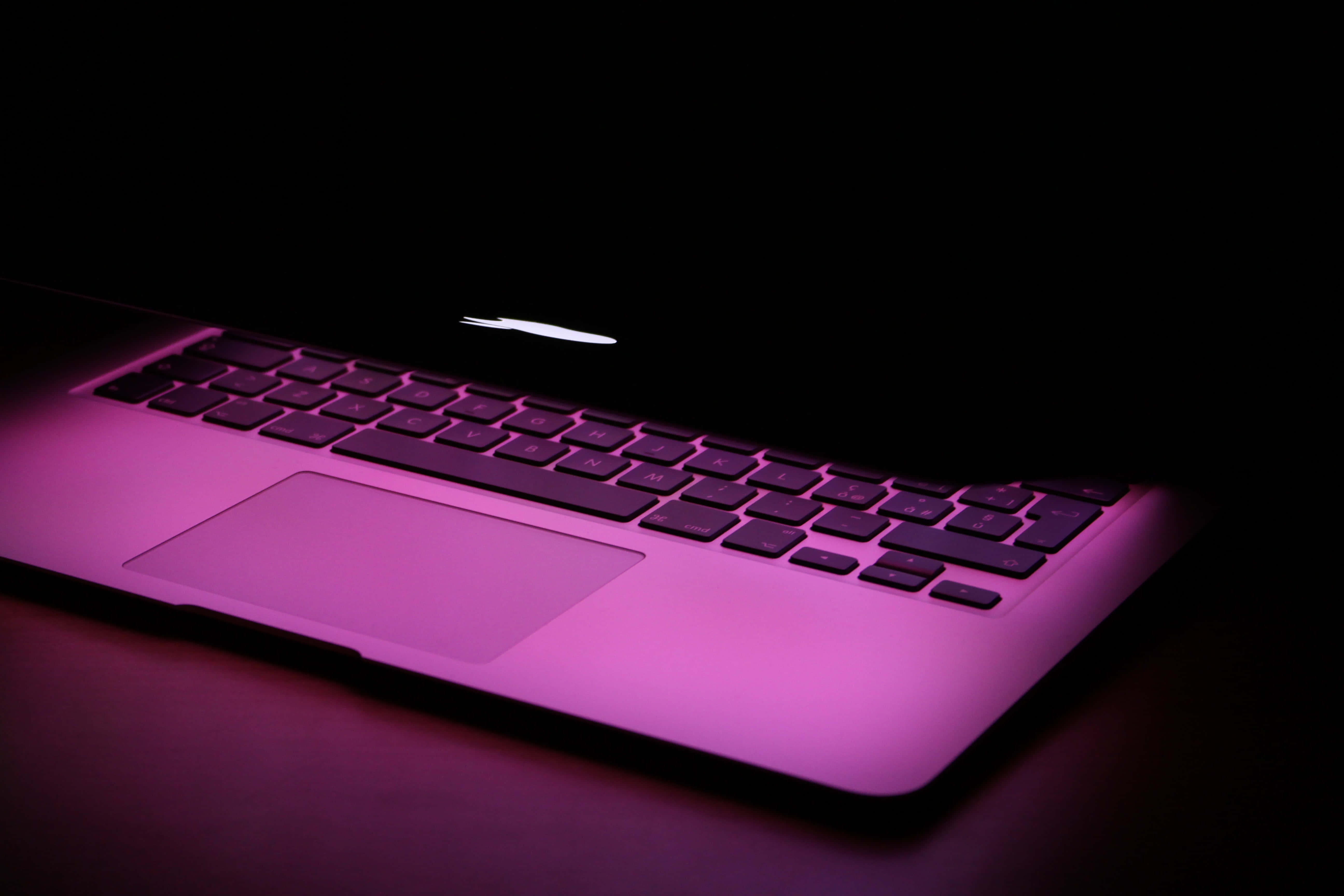 极简美学设计：Macbook笔记本电脑 壁纸