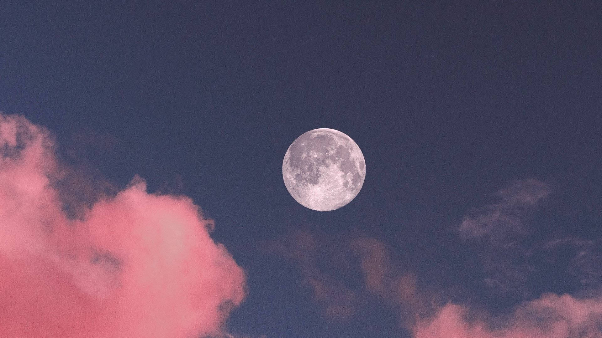 梦幻月亮点缀的粉彩天空 壁纸