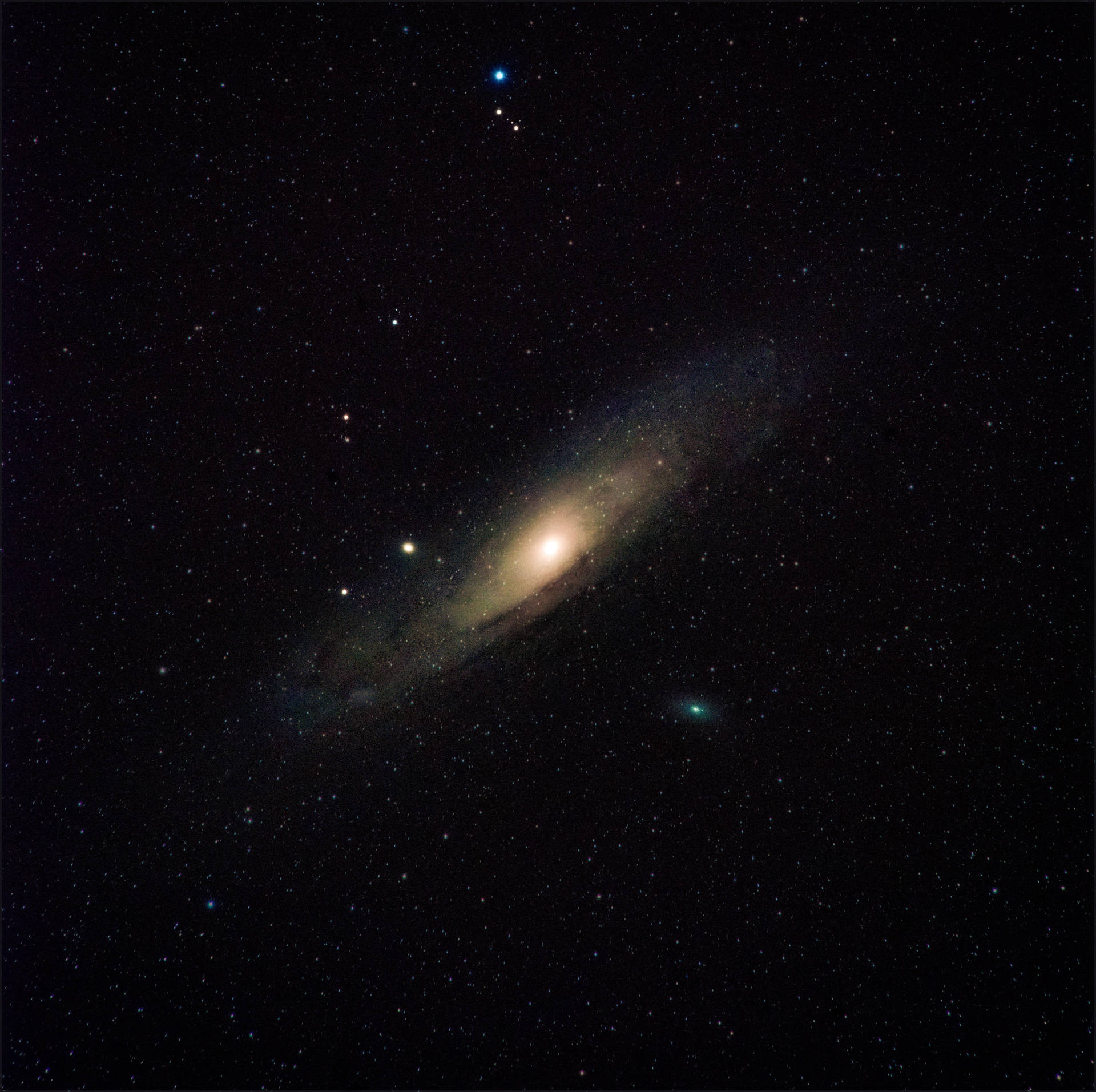 椭圆星系与恒星的惊艳壁纸