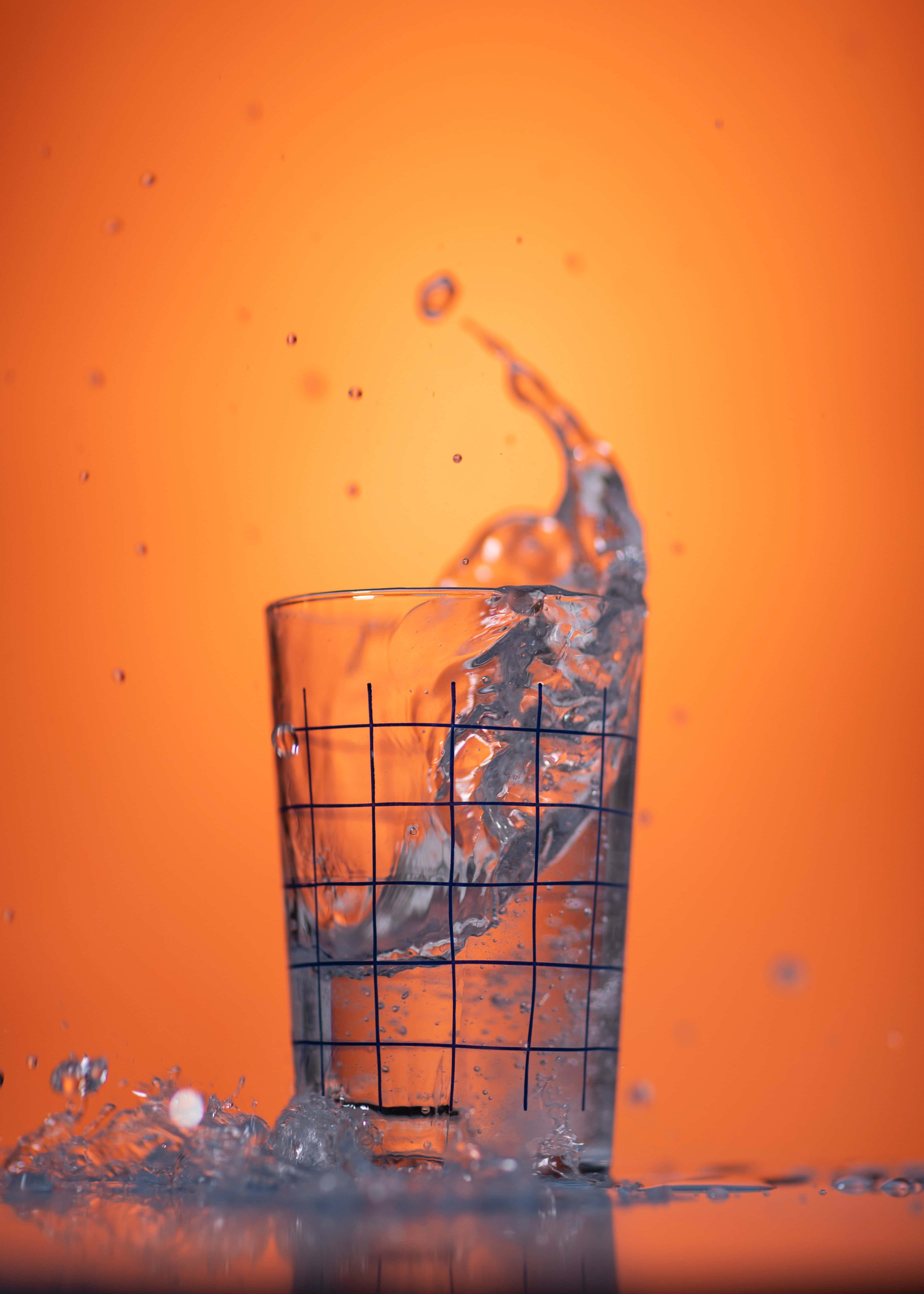 水的极乐：滋养生命的活力之源 壁纸