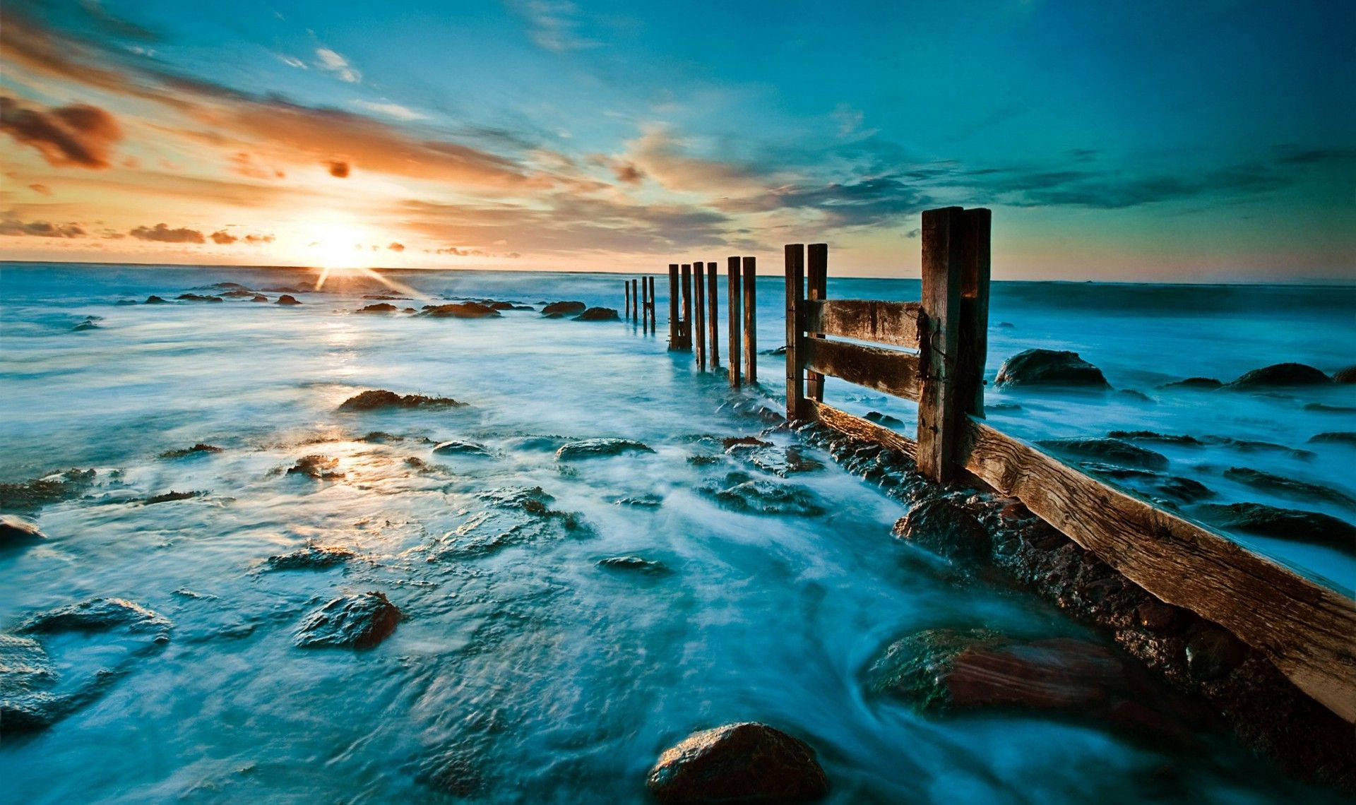 海上的绿色天空 壁纸