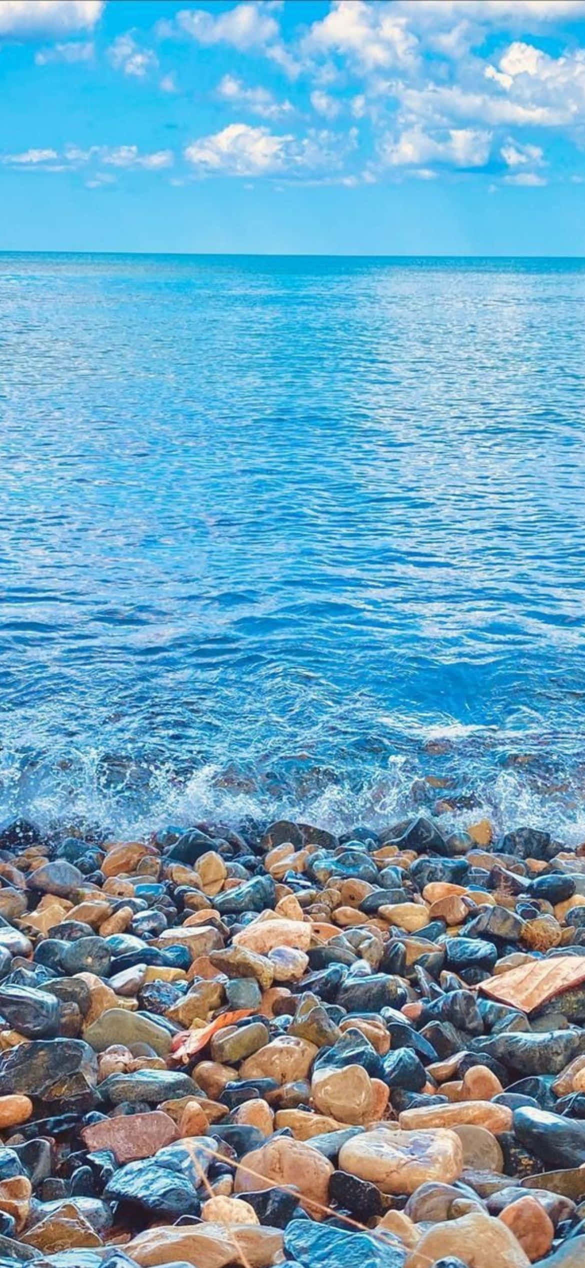 海滩岩石与海水 壁纸