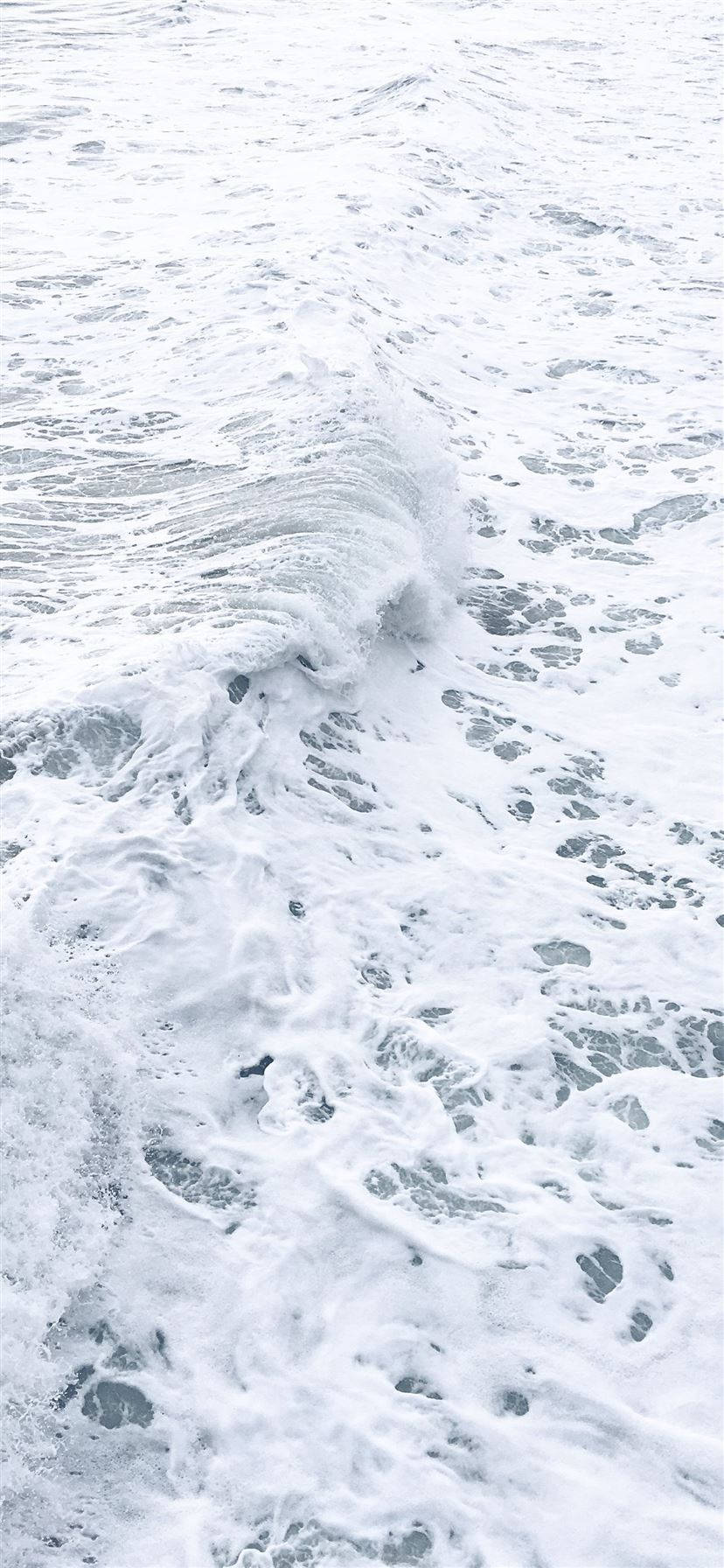 白色海浪泡沫iPhone 壁纸