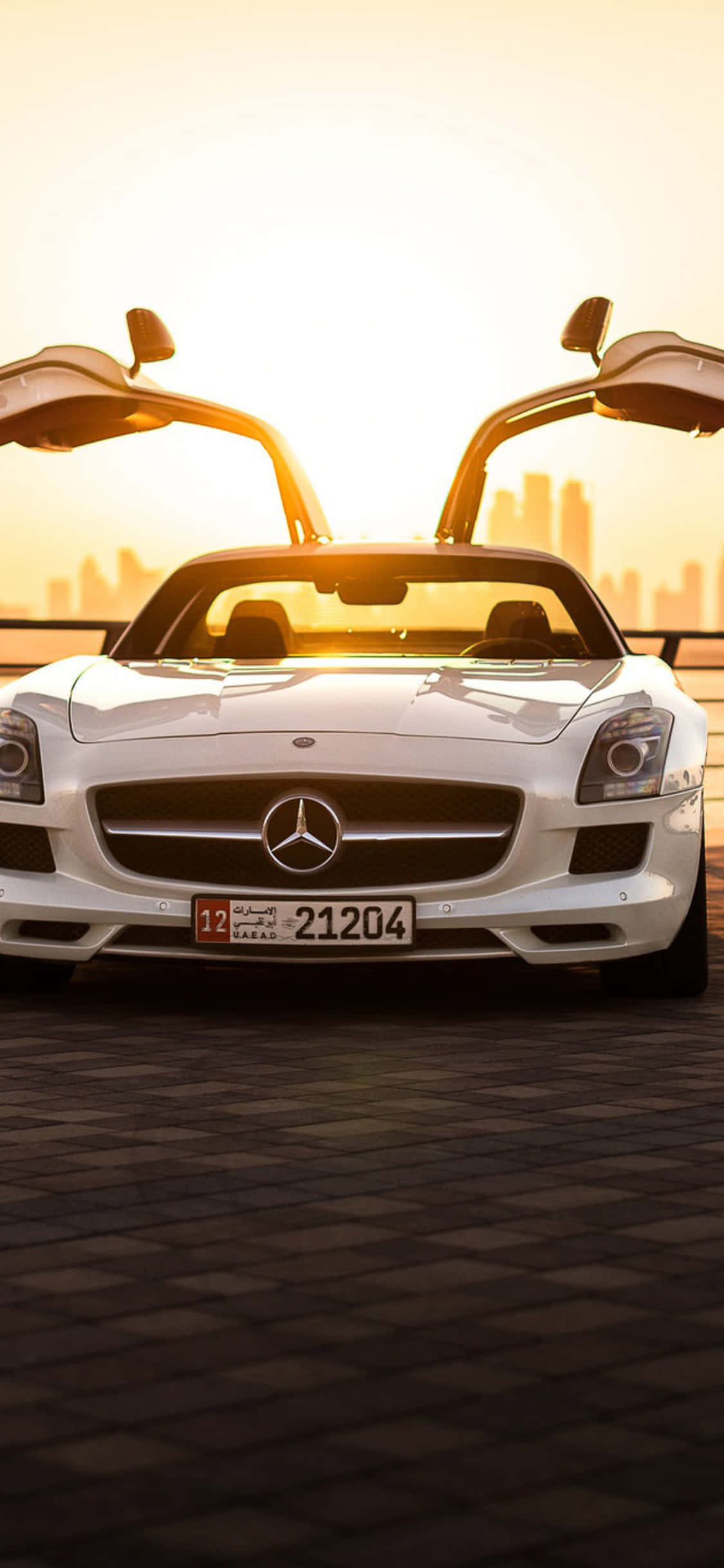 白色鸥翼门iPhone Xs Mercedes Amg背景 壁纸