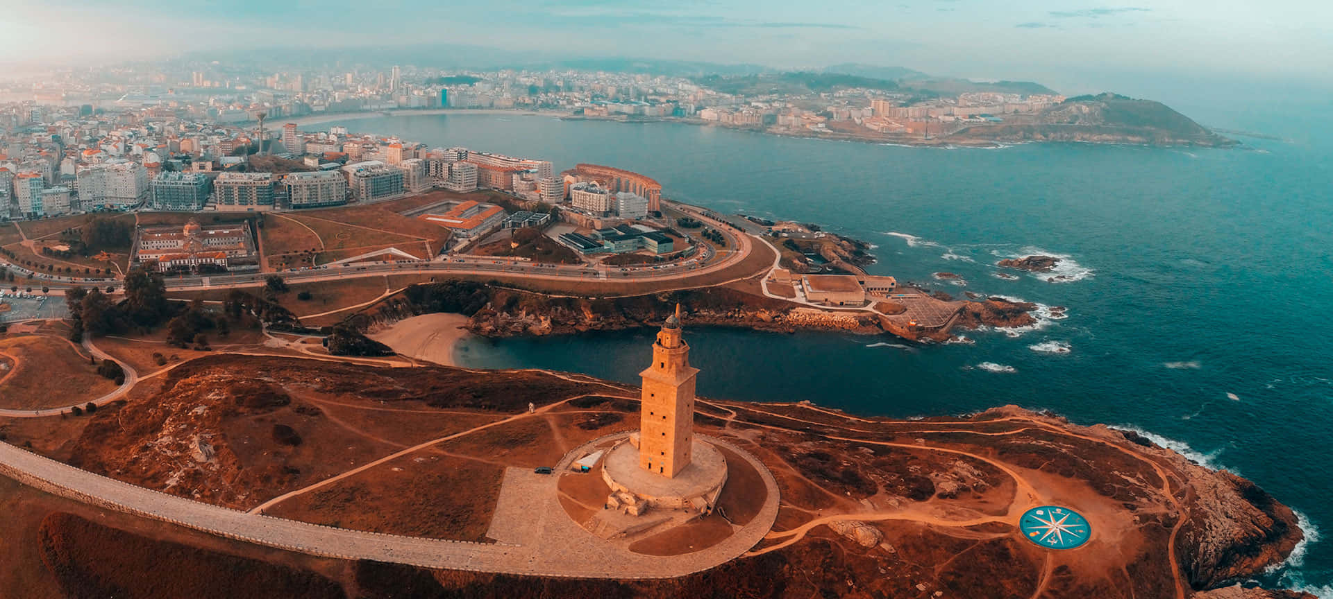 科鲁尼亚航拍全景 壁纸