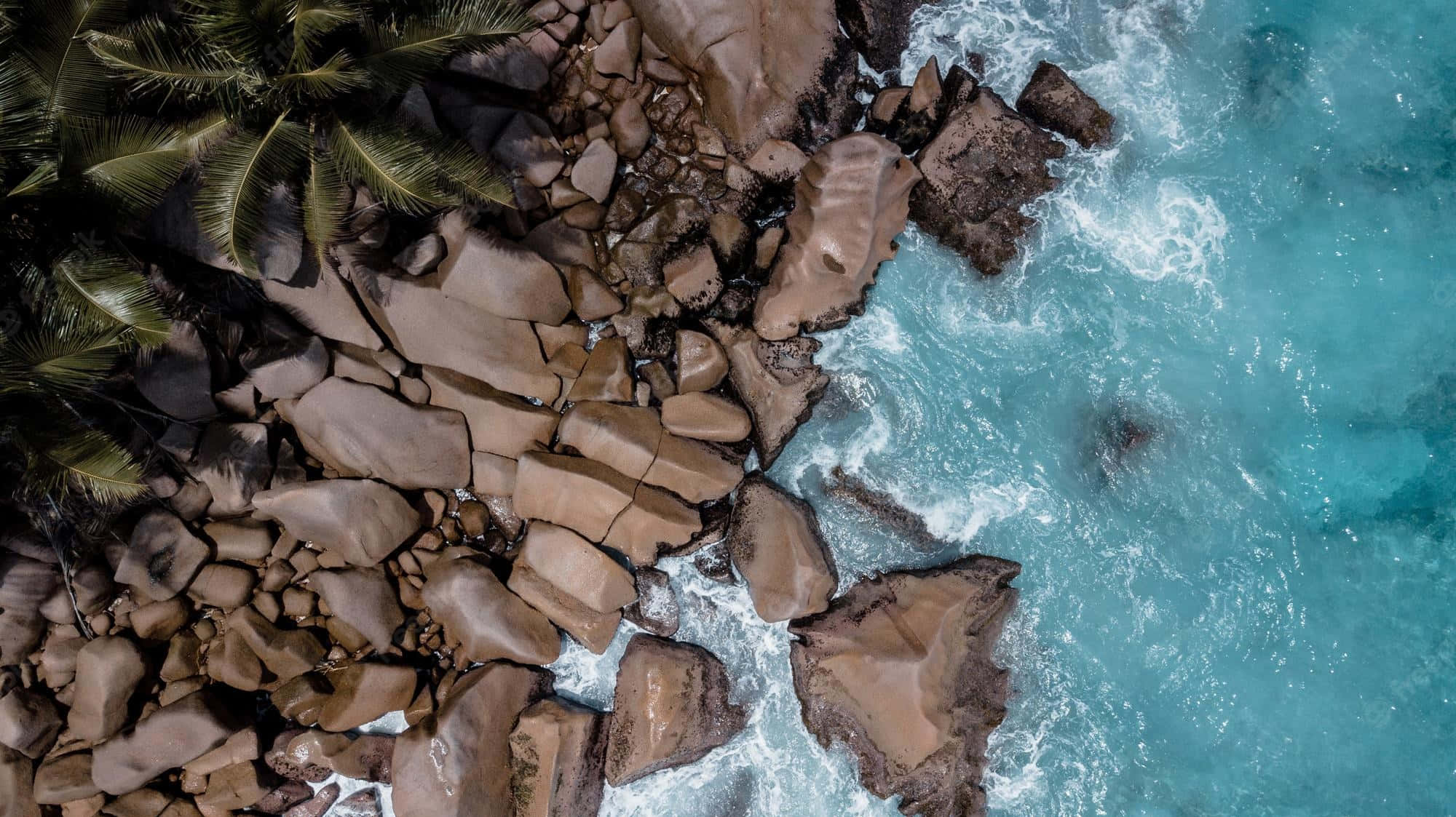 空中岩石海滩地貌海浪 壁纸
