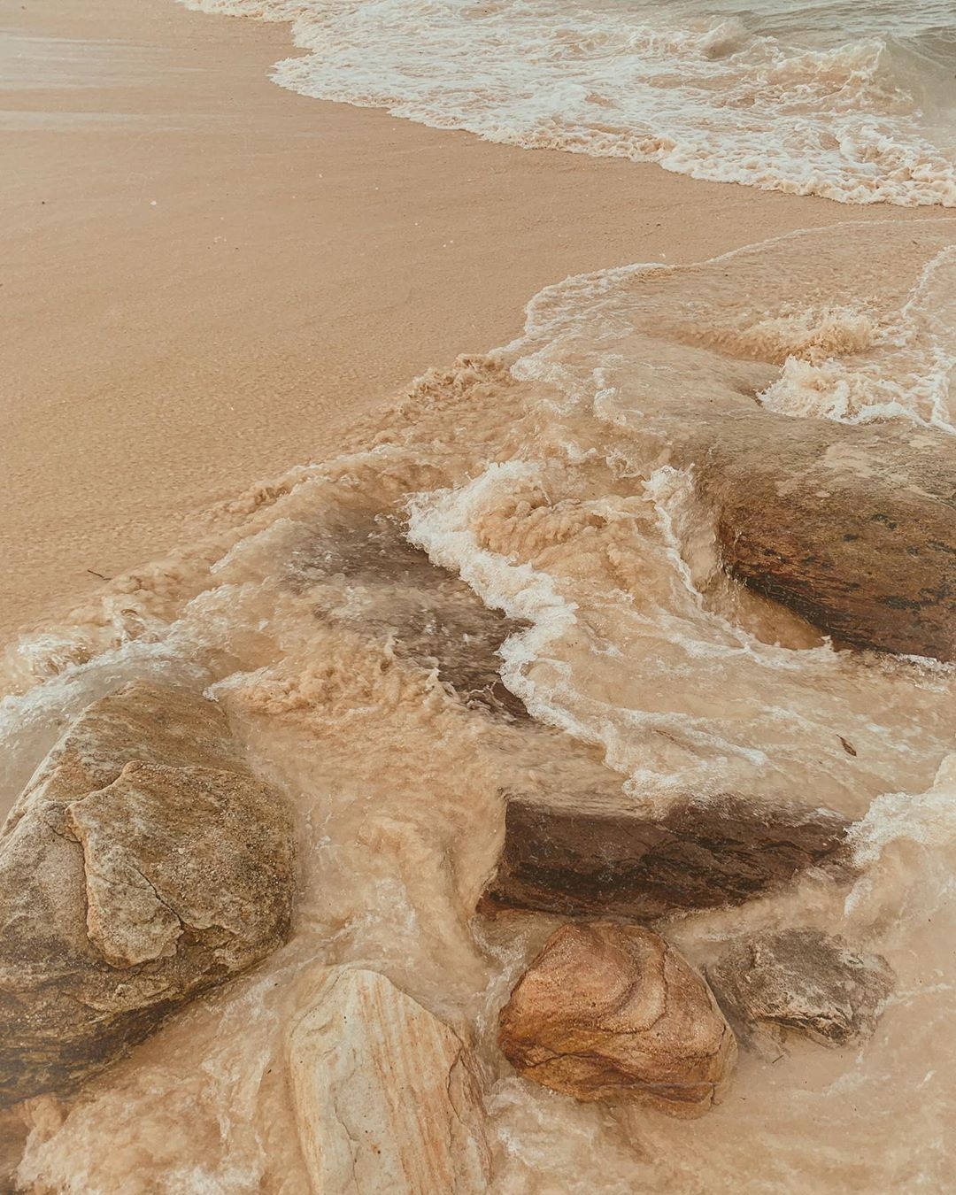 米色美学海浪 壁纸