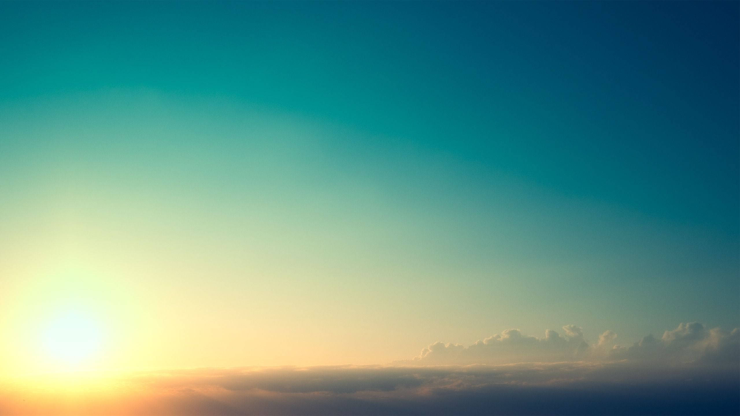 绿色天空与太阳 壁纸
