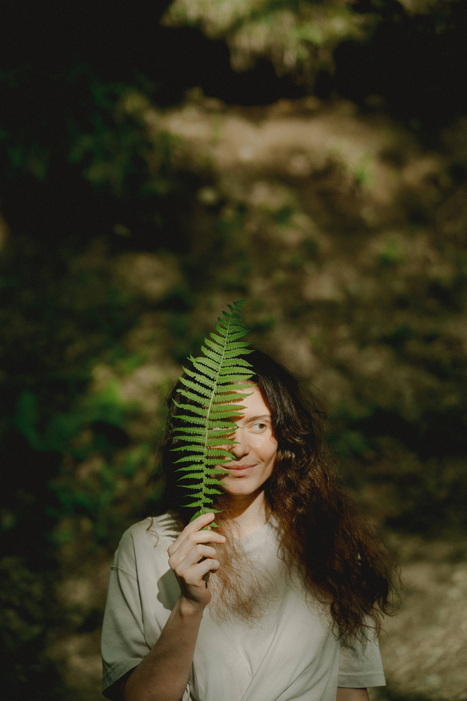 蕨叶女子植物美学 壁纸
