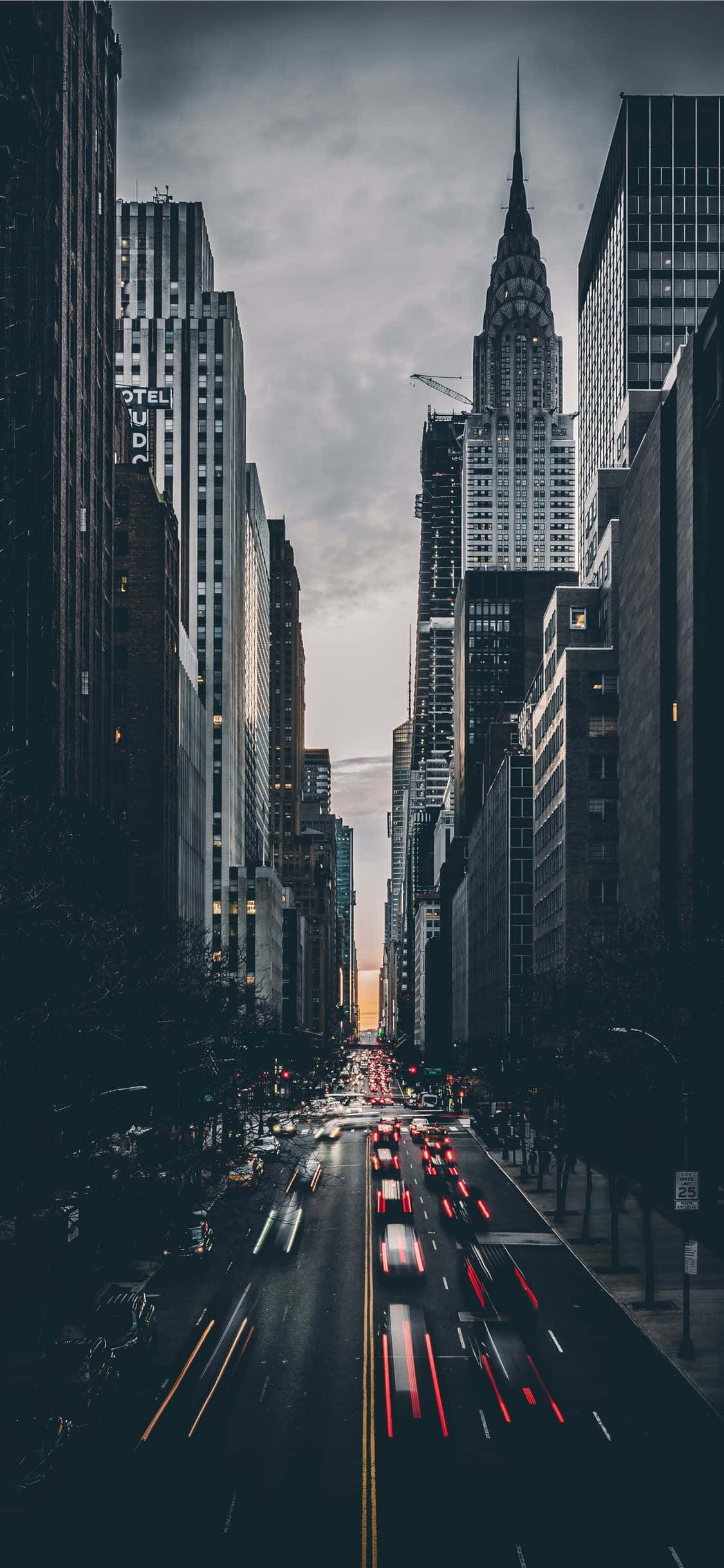 街头艺术在充满活力的城市景观中焕发生机。 壁纸