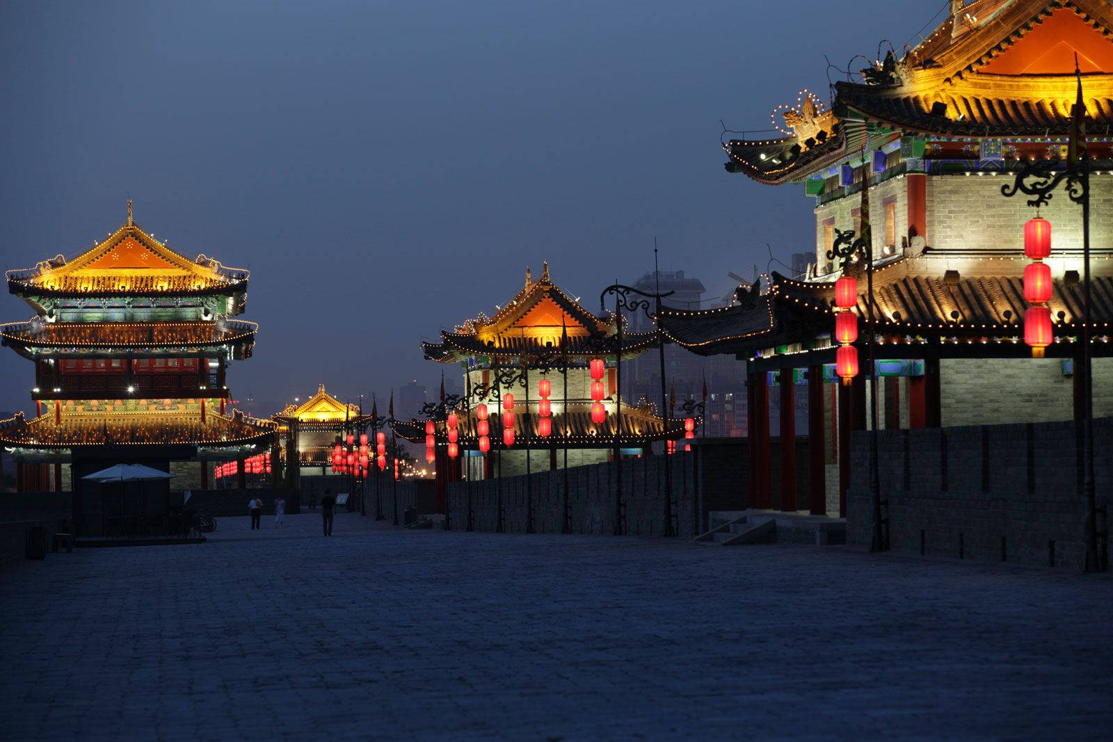 西安城墙的缤纷夜晚 壁纸