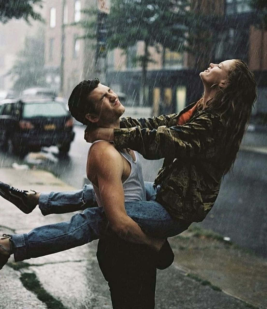 让雨水洗去所有烦恼，唤醒我们心中的爱 壁纸