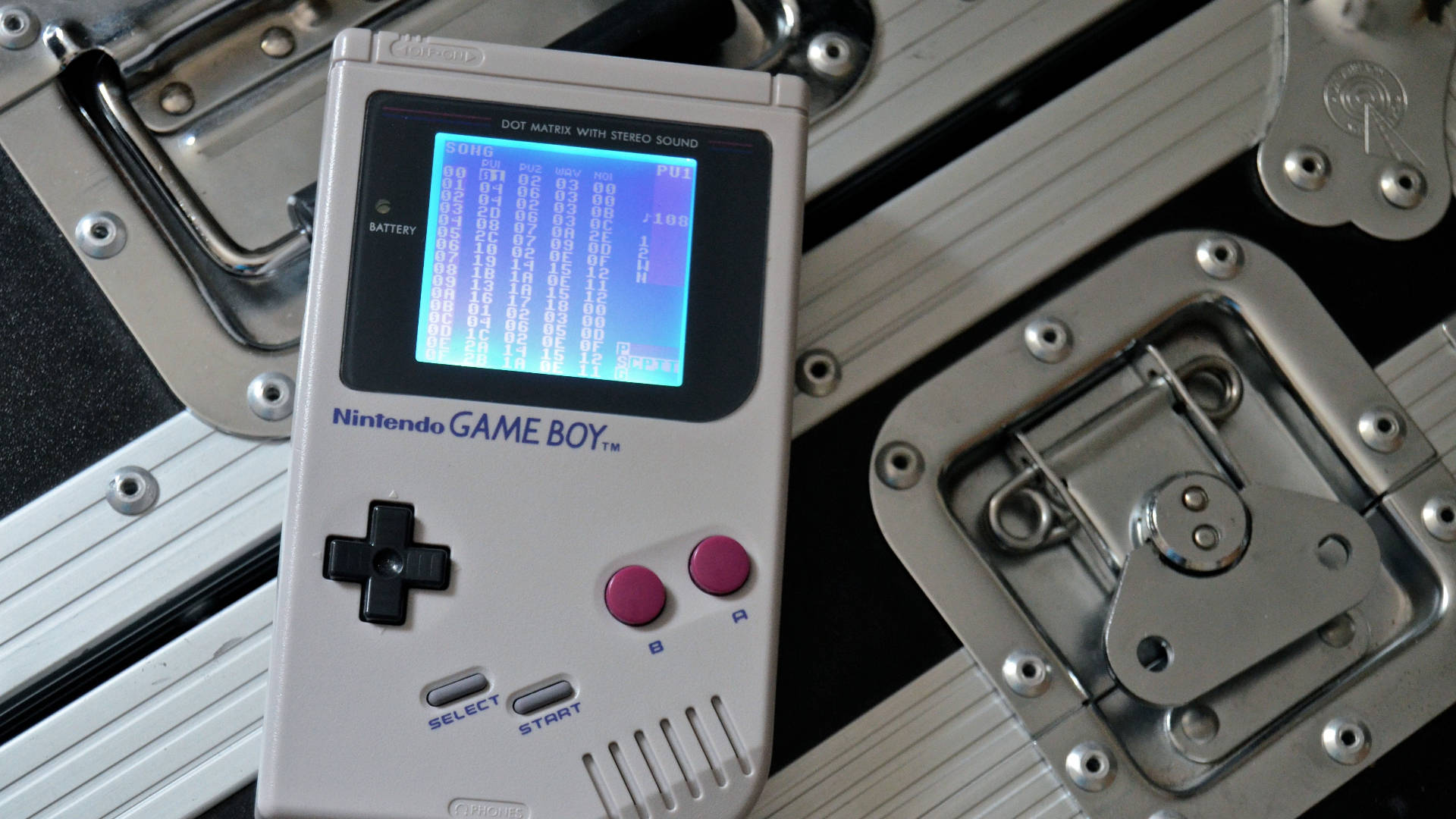 钢铁地板上的任天堂Game Boy 壁纸