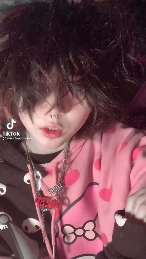 长发女孩穿着粉色毛衣 壁纸